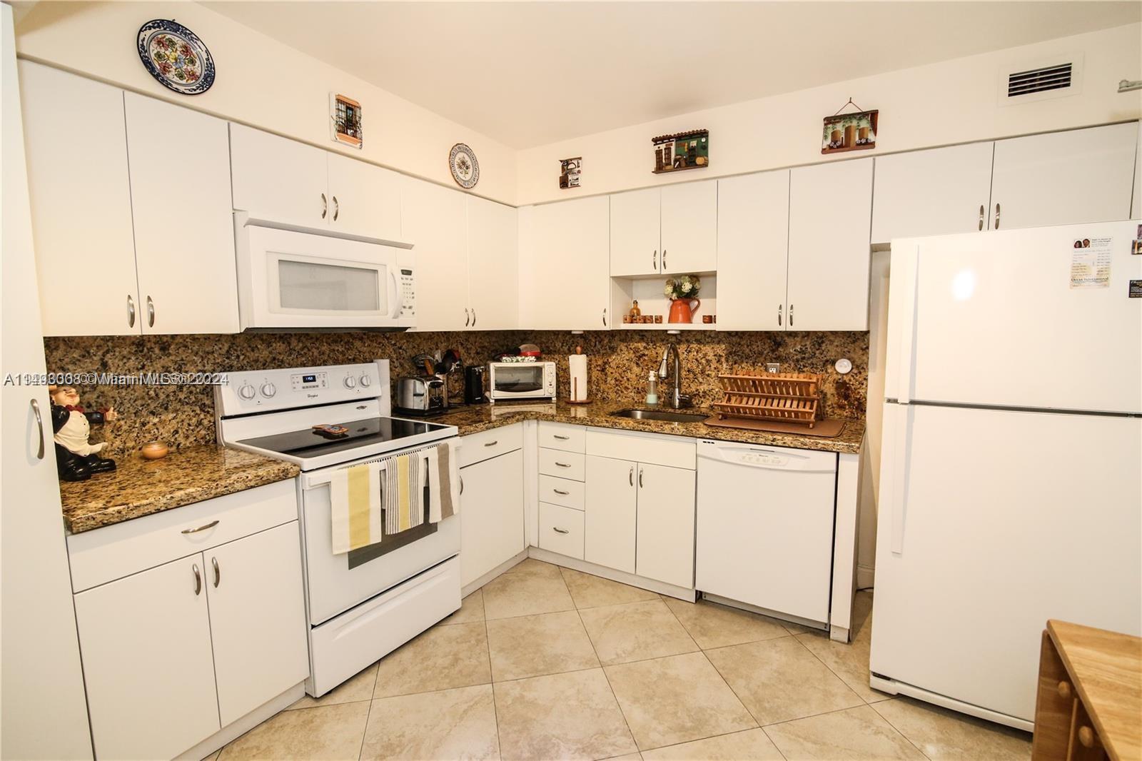 5151 Collins Ave 827, Miami Beach, Florida 33140, 1 Bedroom Bedrooms, ,1 BathroomBathrooms,Residential,For Sale,5151 Collins Ave 827,A11493008