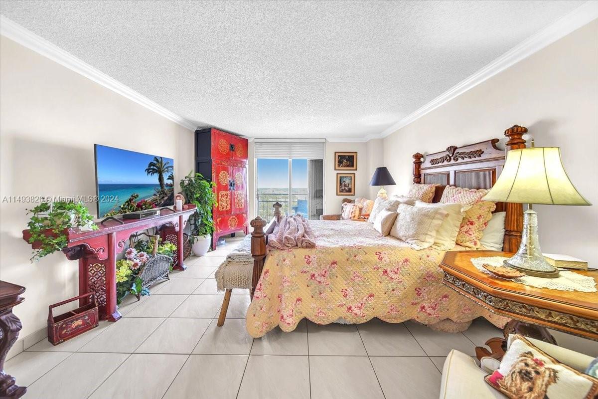 Extra large primary bedroom with large walk-in closet and access to the balcony.