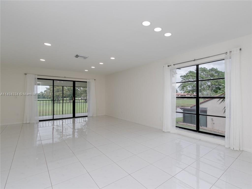 9292 Vista Del Lago, Boca Raton, FL, 33428 United States, 2 Bedrooms Bedrooms, ,2 BathroomsBathrooms,Residential,For Sale,Vista Del Lago,A11494334