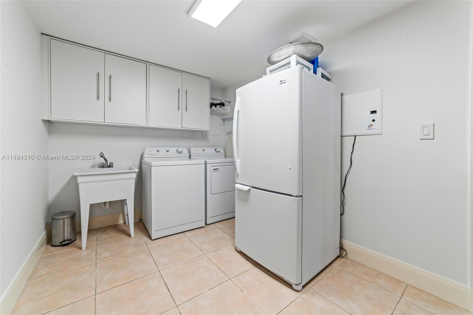 20201 Country Club Dr, Aventura, FL, 33180 United States, 2 Bedrooms Bedrooms, ,2 BathroomsBathrooms,Residential,For Sale,Country Club Dr,A11494310