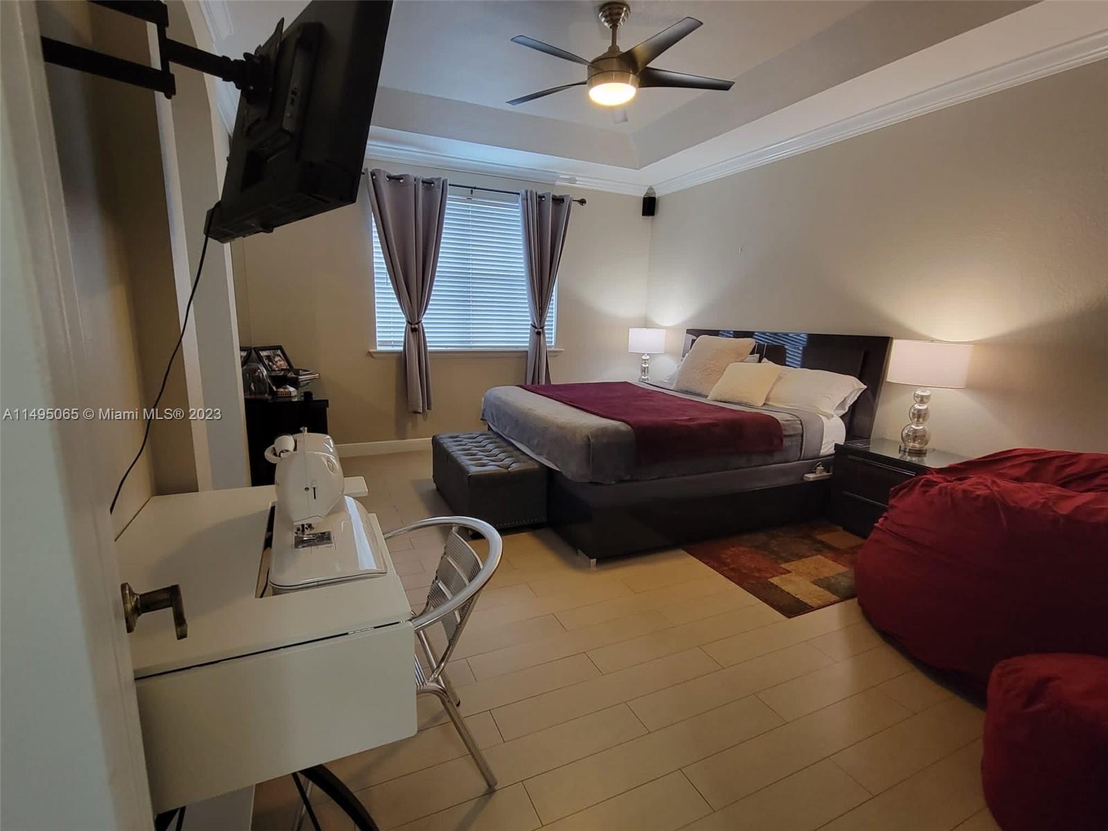 MASTER BEDROOM

