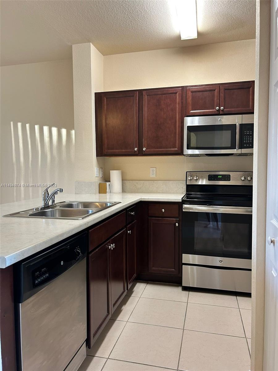 142 SE 28th Ter 7, Homestead, Florida 33033, 3 Bedrooms Bedrooms, ,2 BathroomsBathrooms,Residentiallease,For Rent,142 SE 28th Ter 7,A11494974