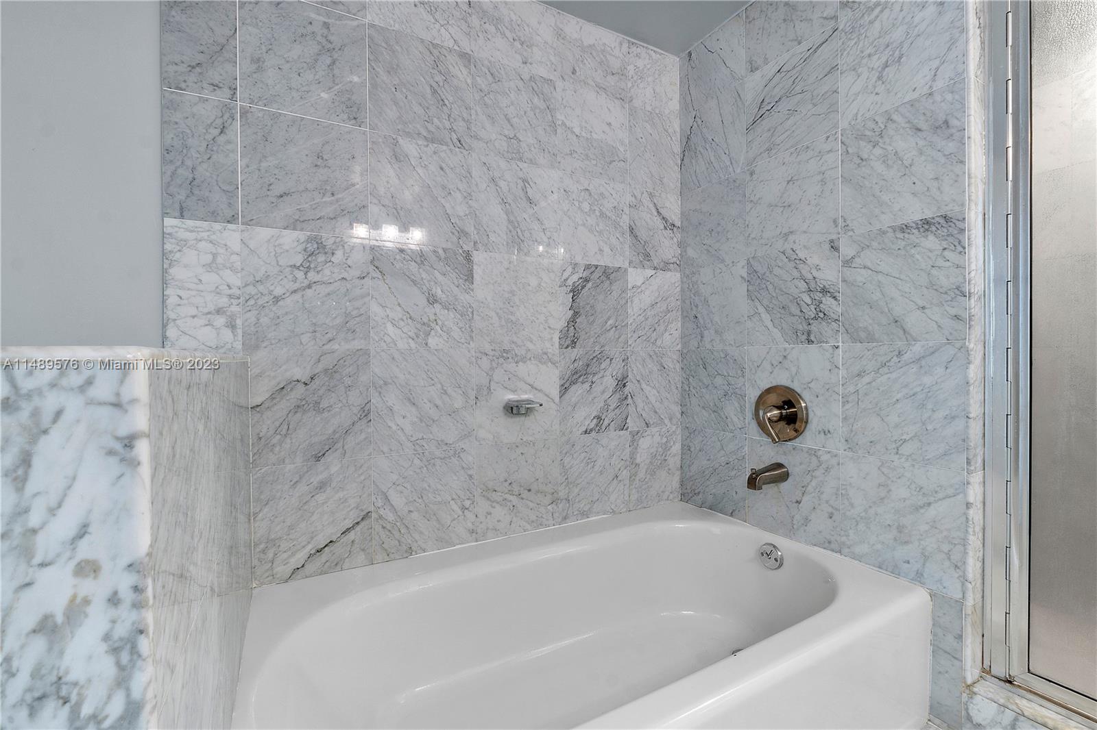 8911 Collins Ave 702, Surfside, Florida 33154, 2 Bedrooms Bedrooms, ,2 BathroomsBathrooms,Residentiallease,For Rent,8911 Collins Ave 702,A11489576