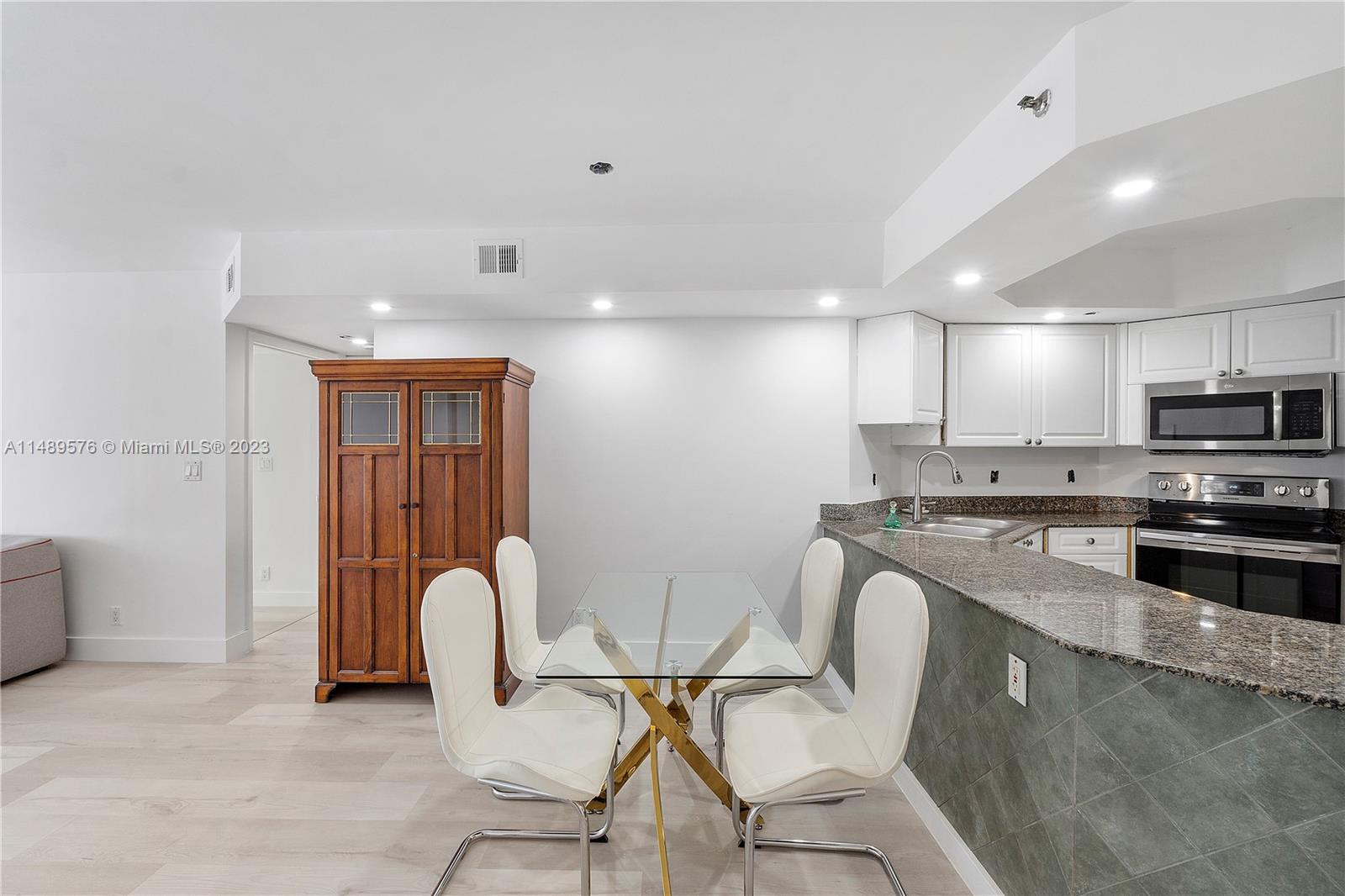 8911 Collins Ave 702, Surfside, Florida 33154, 2 Bedrooms Bedrooms, ,2 BathroomsBathrooms,Residentiallease,For Rent,8911 Collins Ave 702,A11489576