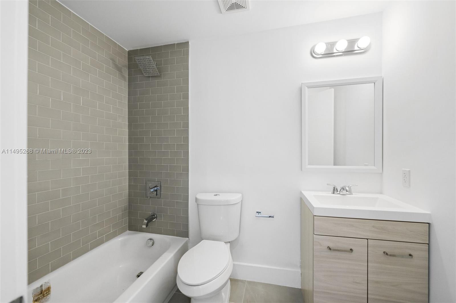 1721 SW 13th St APT 1, Miami, Florida 33145, 2 Bedrooms Bedrooms, ,1 BathroomBathrooms,Residentiallease,For Rent,1721 SW 13th St APT 1,A11495268