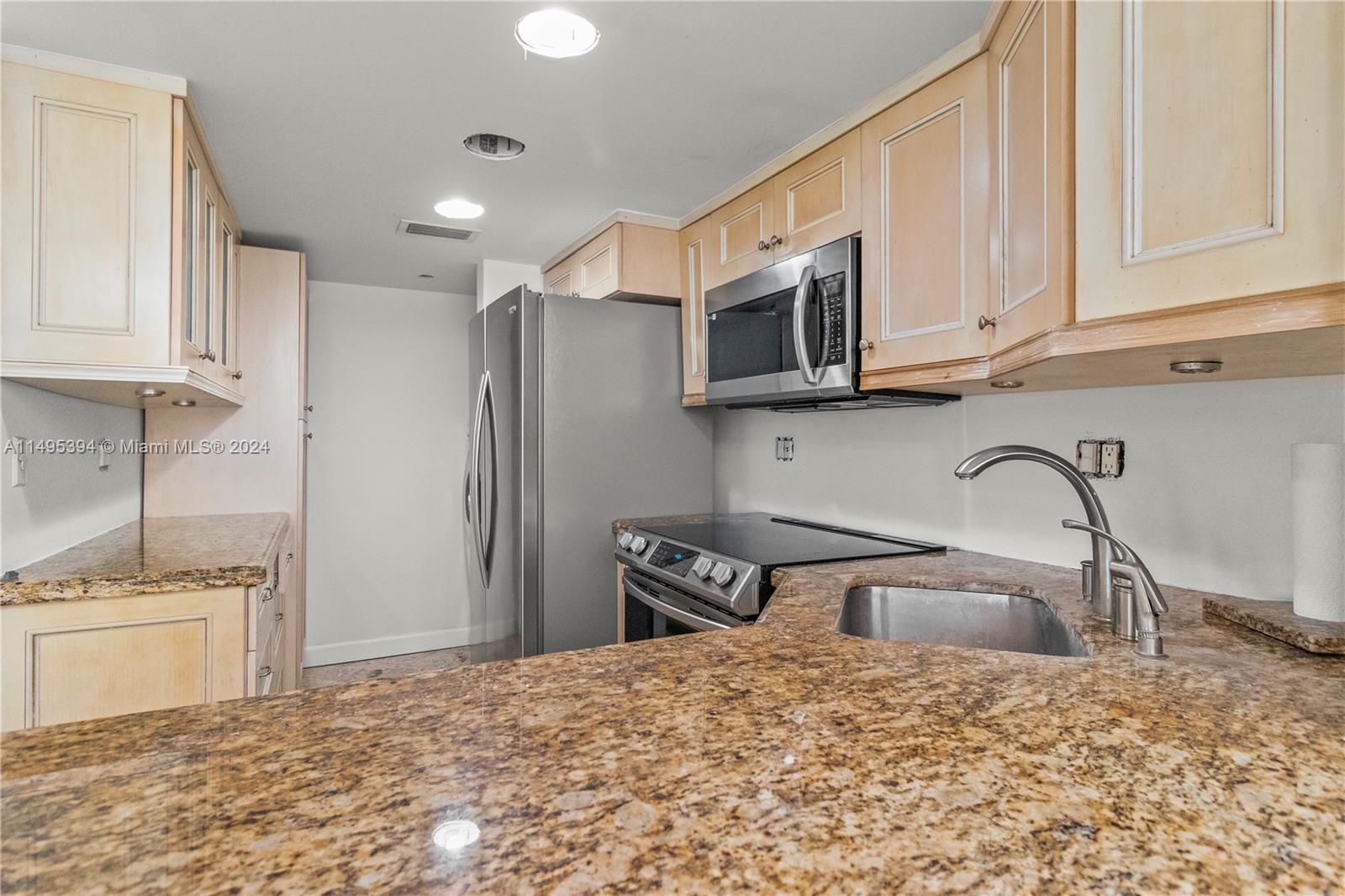 5201 Orduna Dr 13, Coral Gables, Florida 33146, 2 Bedrooms Bedrooms, ,2 BathroomsBathrooms,Residential,For Sale,5201 Orduna Dr 13,A11495394