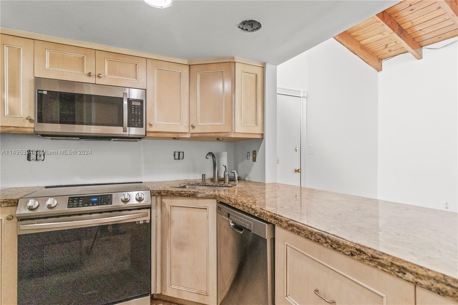 5201 Orduna Dr 13, Coral Gables, Florida 33146, 2 Bedrooms Bedrooms, ,2 BathroomsBathrooms,Residential,For Sale,5201 Orduna Dr 13,A11495394