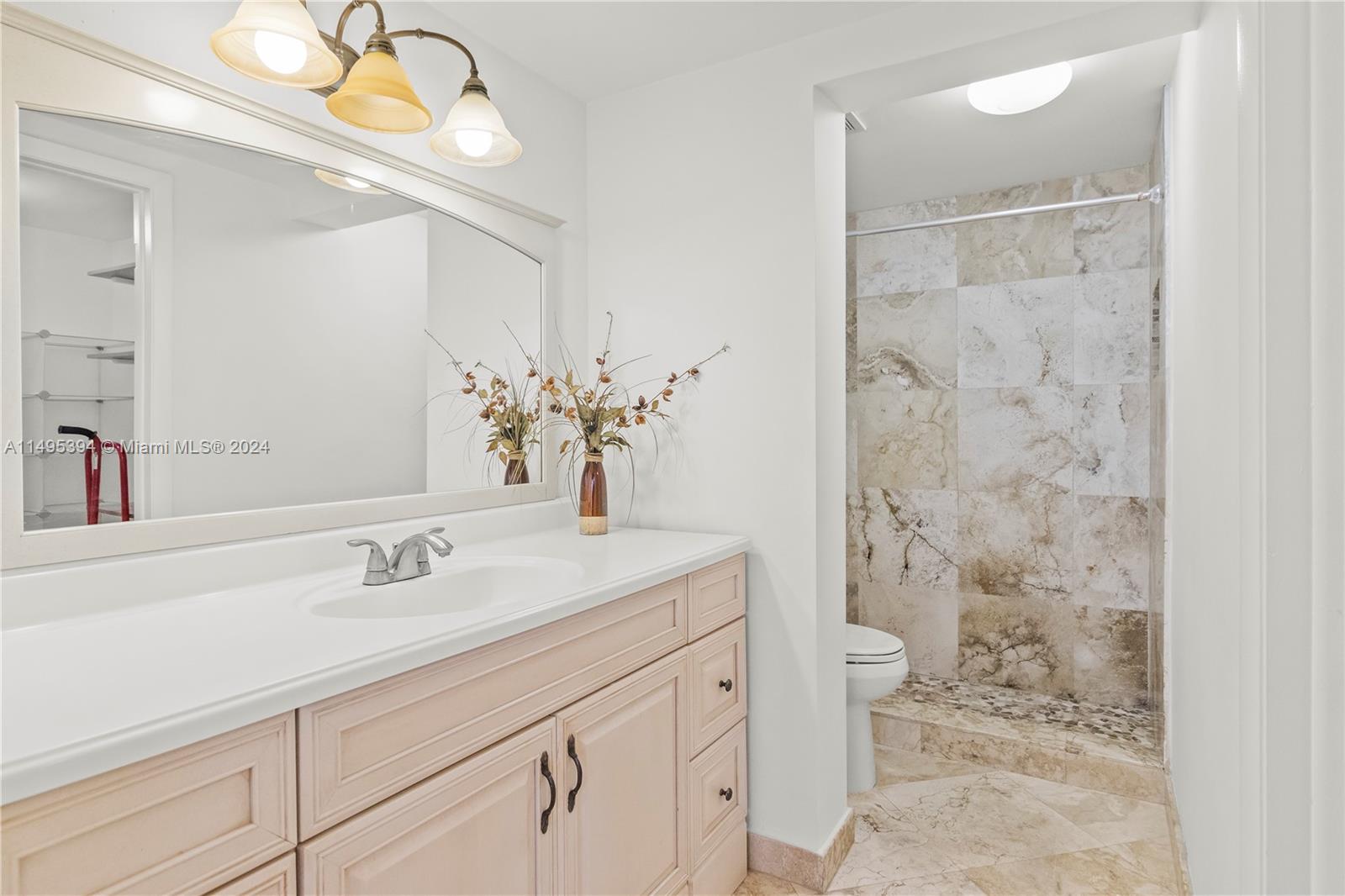 5201 Orduna Dr 13, Coral Gables, Florida 33146, 2 Bedrooms Bedrooms, ,2 BathroomsBathrooms,Residential,For Sale,5201 Orduna Dr 13,A11495394