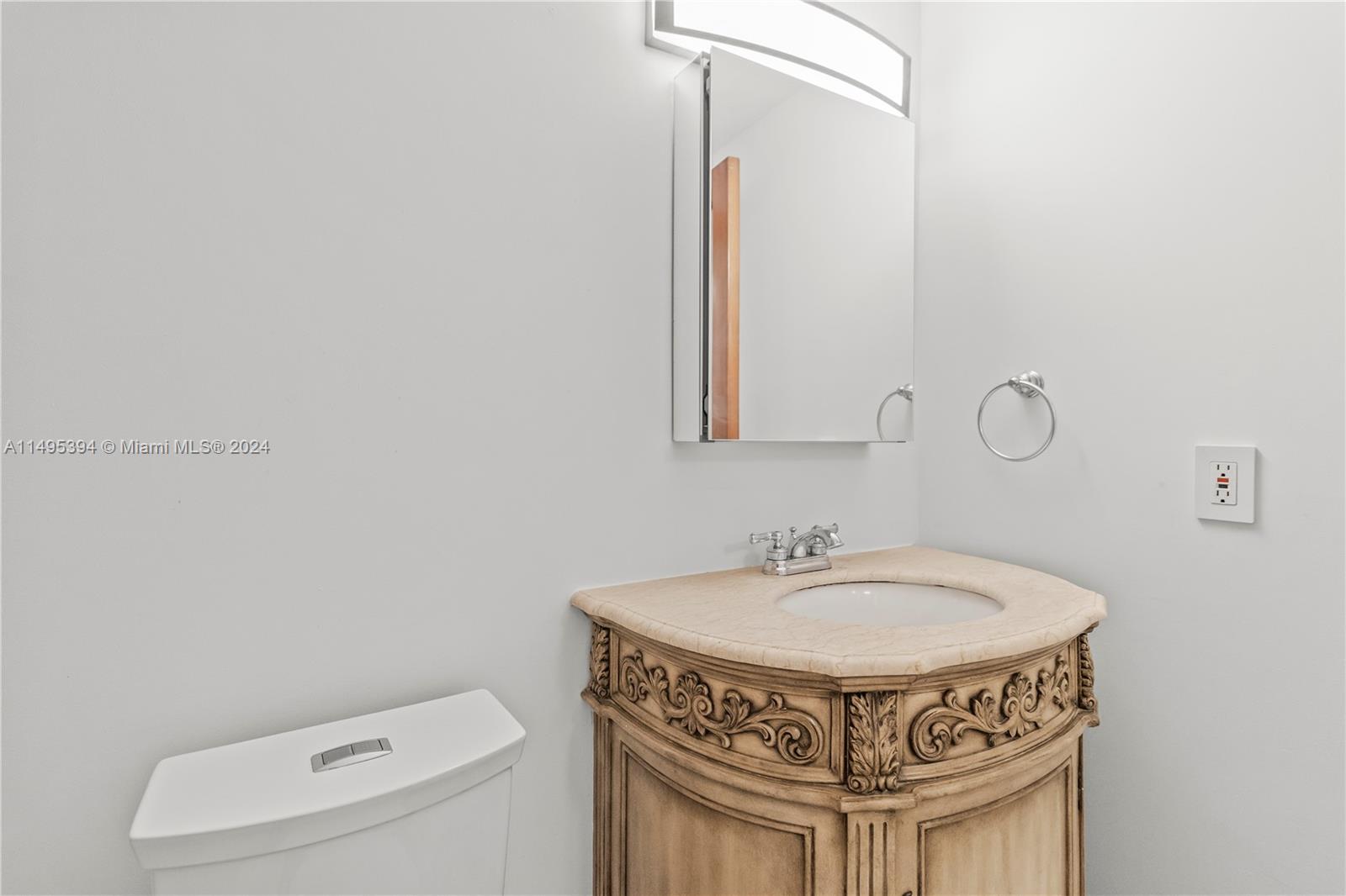 5201 Orduna Dr 13, Coral Gables, Florida 33146, 2 Bedrooms Bedrooms, ,2 BathroomsBathrooms,Residential,For Sale,5201 Orduna Dr 13,A11495394