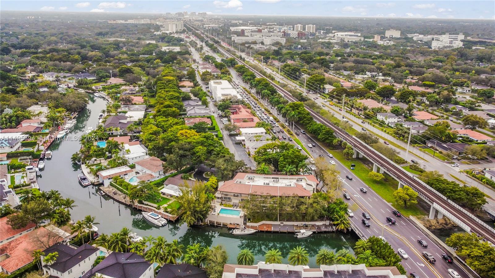 5201 Orduna Dr 13, Coral Gables, Florida 33146, 2 Bedrooms Bedrooms, ,2 BathroomsBathrooms,Residential,For Sale,5201 Orduna Dr 13,A11495394