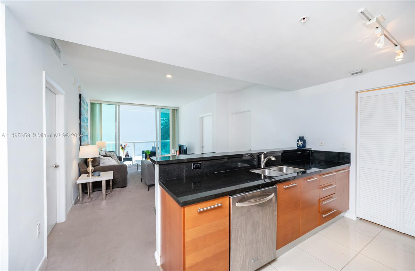 244 Biscayne Blvd 910, Miami, Florida 33132, 2 Bedrooms Bedrooms, ,2 BathroomsBathrooms,Residential,For Sale,244 Biscayne Blvd 910,A11495353