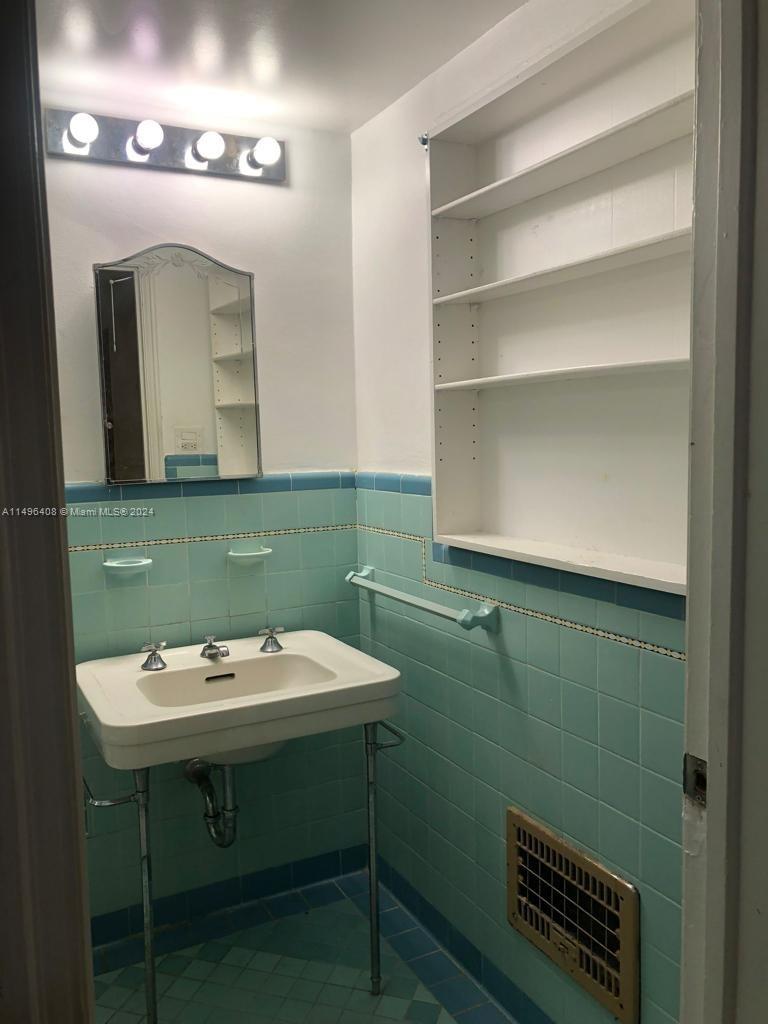 107 Rivo Alto Dr, Miami Beach, FL, 33139 United States, 3 Bedrooms Bedrooms, ,3 BathroomsBathrooms,Residential,For Sale,Rivo Alto Dr,A11496408