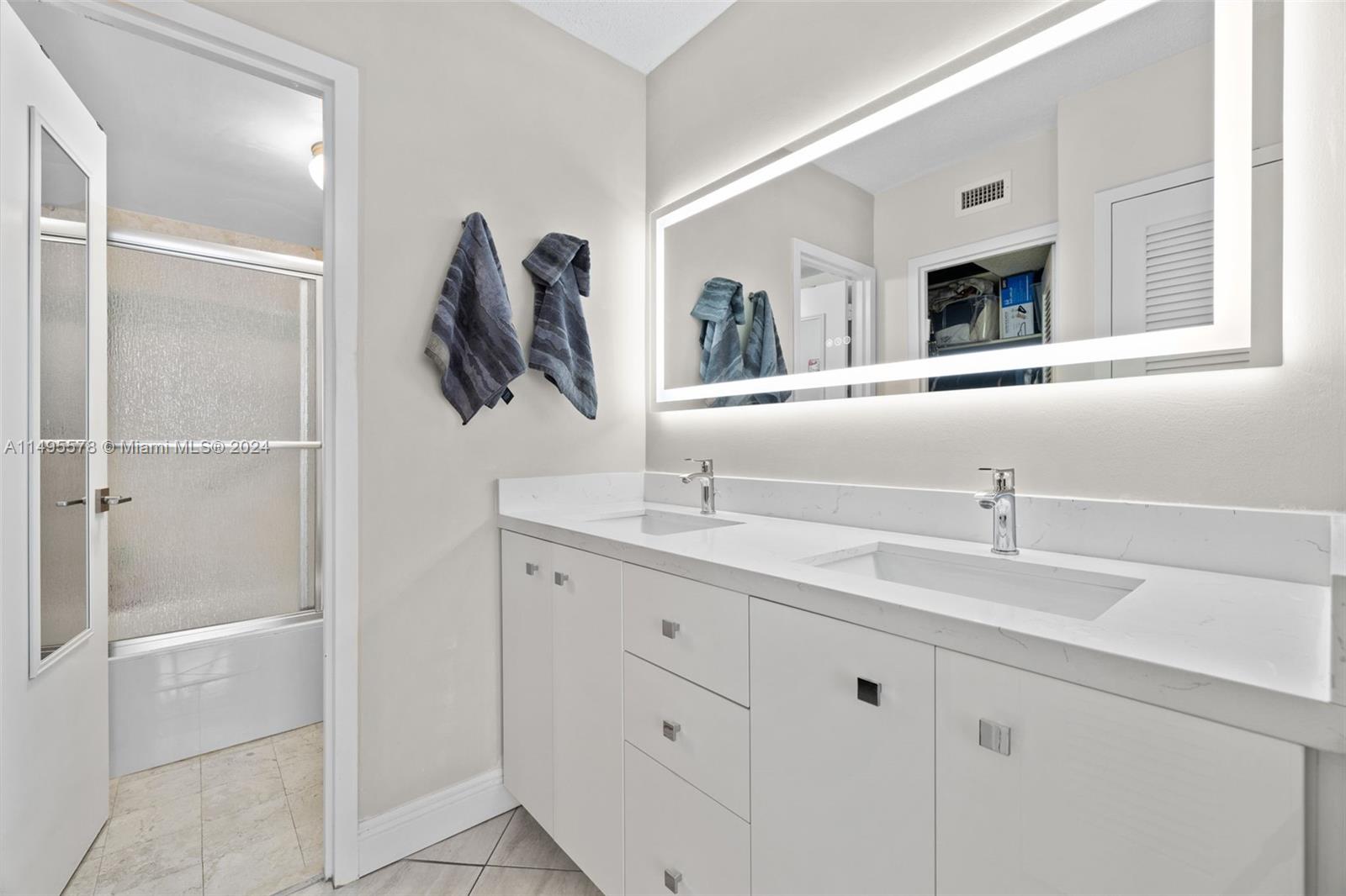 9511 Collins Ave 605, Surfside, Florida 33154, 1 Bedroom Bedrooms, ,1 BathroomBathrooms,Residential,For Sale,9511 Collins Ave 605,A11495578