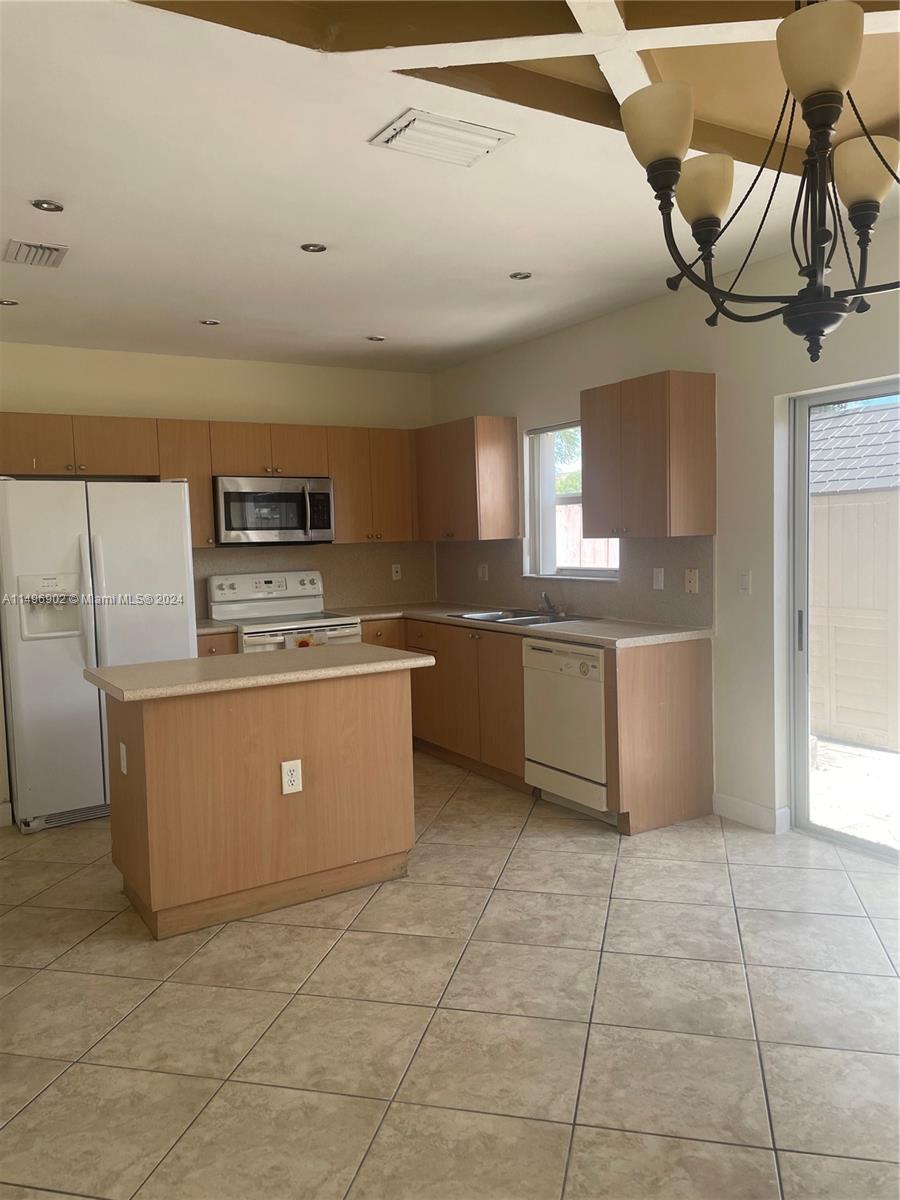 1646 SE 30th St 1646, Homestead, Florida 33035, 3 Bedrooms Bedrooms, ,2 BathroomsBathrooms,Residential,For Sale,1646 SE 30th St 1646,A11496902