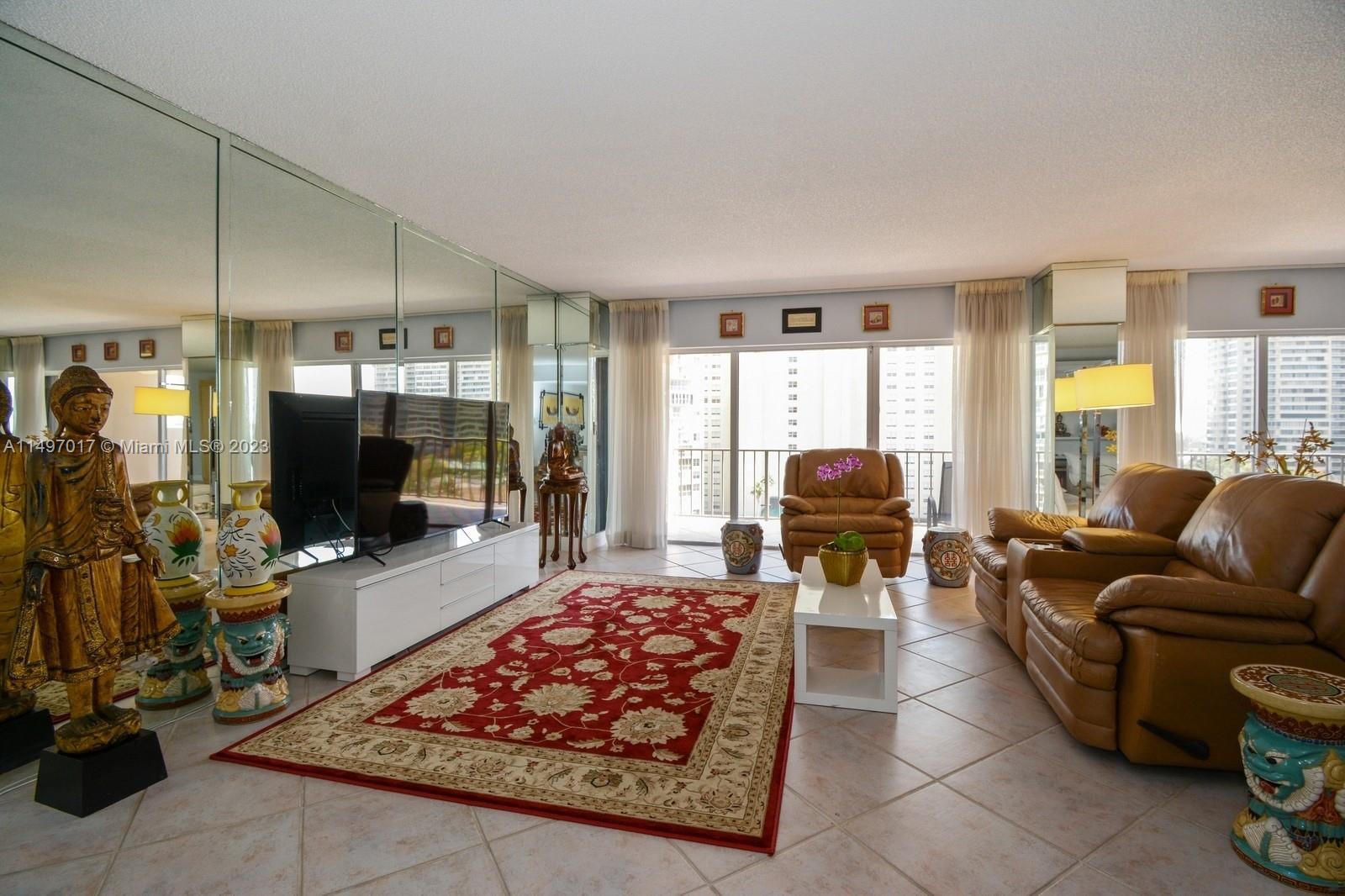 Family room/ tv area.