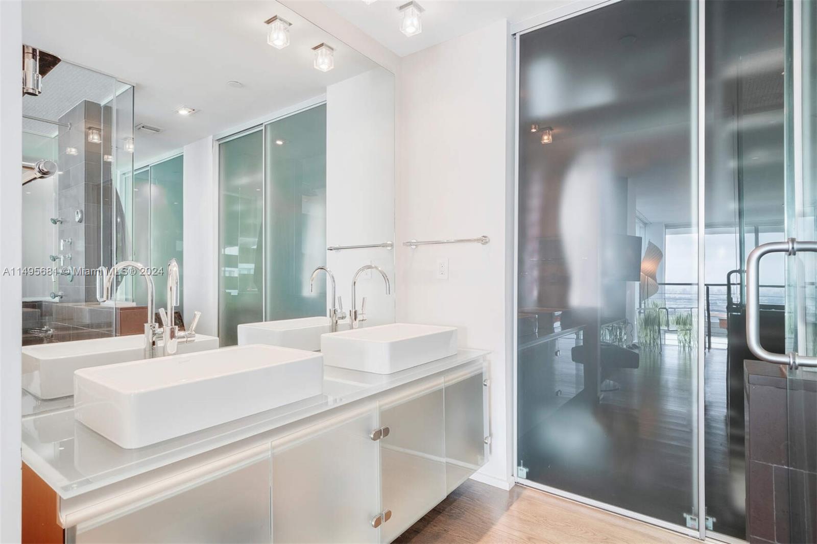 1040 Biscayne Blvd 2501, Miami, Florida 33132, 2 Bedrooms Bedrooms, ,2 BathroomsBathrooms,Residential,For Sale,1040 Biscayne Blvd 2501,A11495681