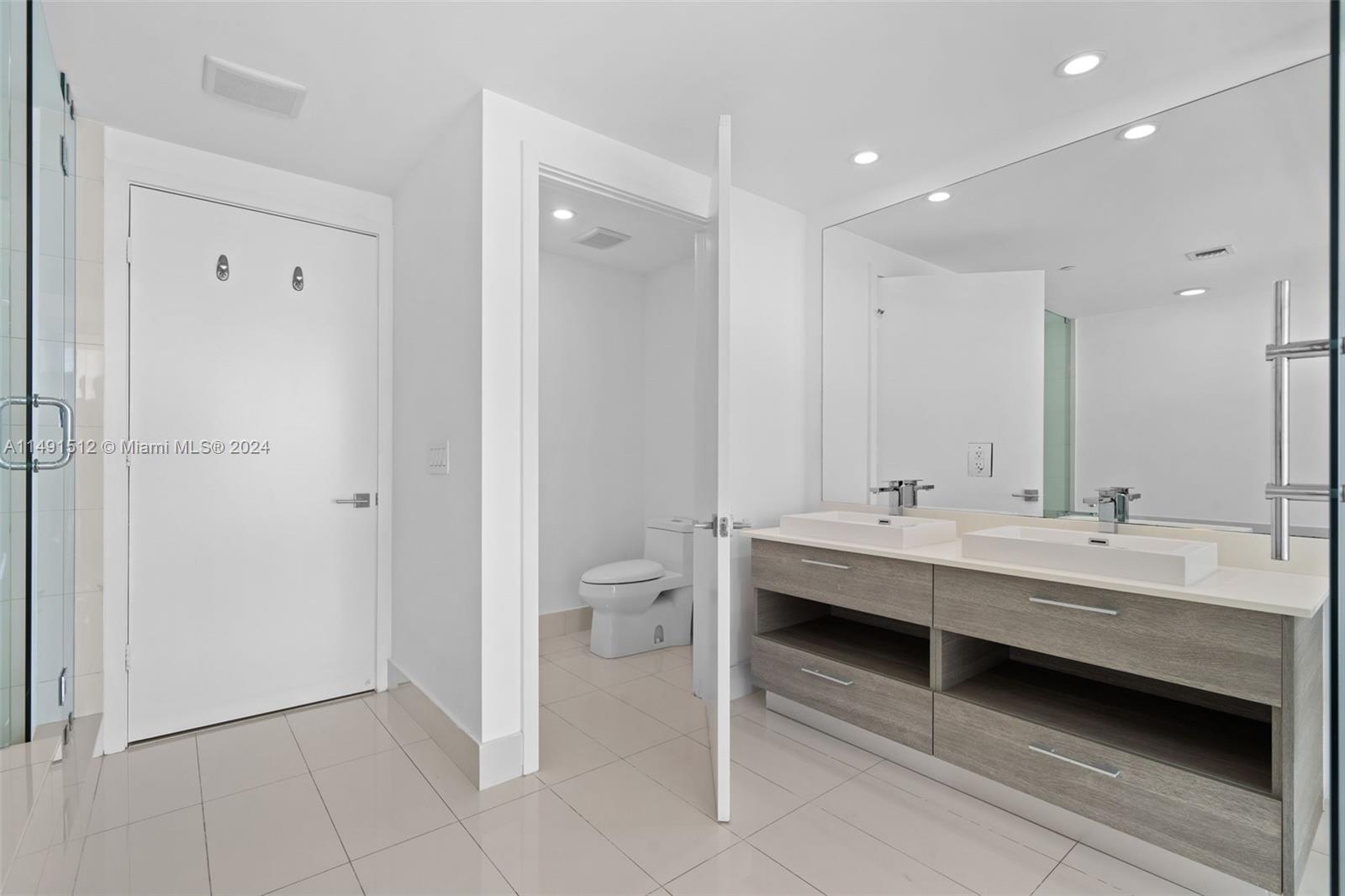 650 NE 32nd St 4404, Miami, Florida 33137, 2 Bedrooms Bedrooms, ,3 BathroomsBathrooms,Residential,For Sale,650 NE 32nd St 4404,A11491512