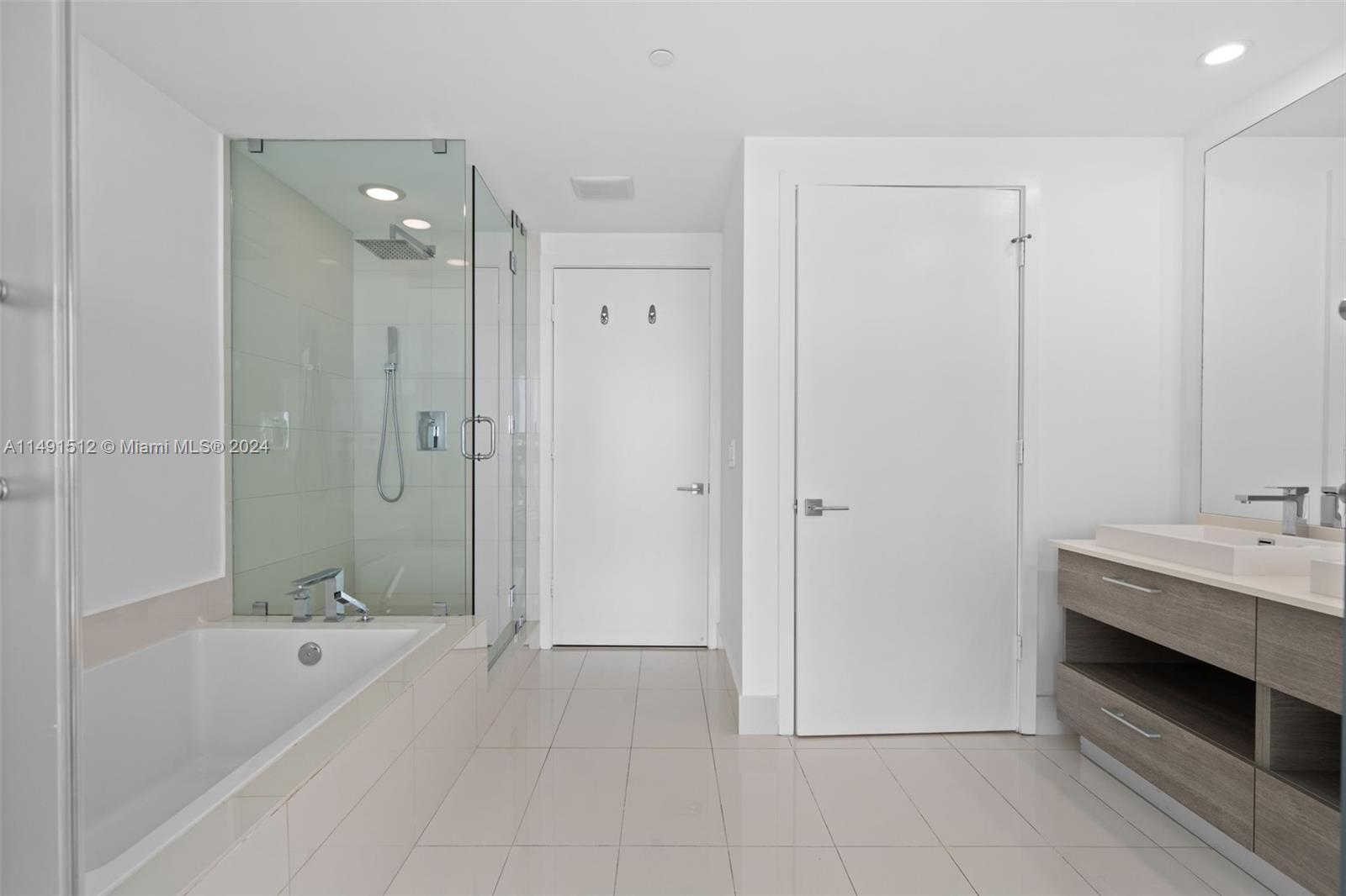 650 NE 32nd St 4404, Miami, Florida 33137, 2 Bedrooms Bedrooms, ,3 BathroomsBathrooms,Residential,For Sale,650 NE 32nd St 4404,A11491512