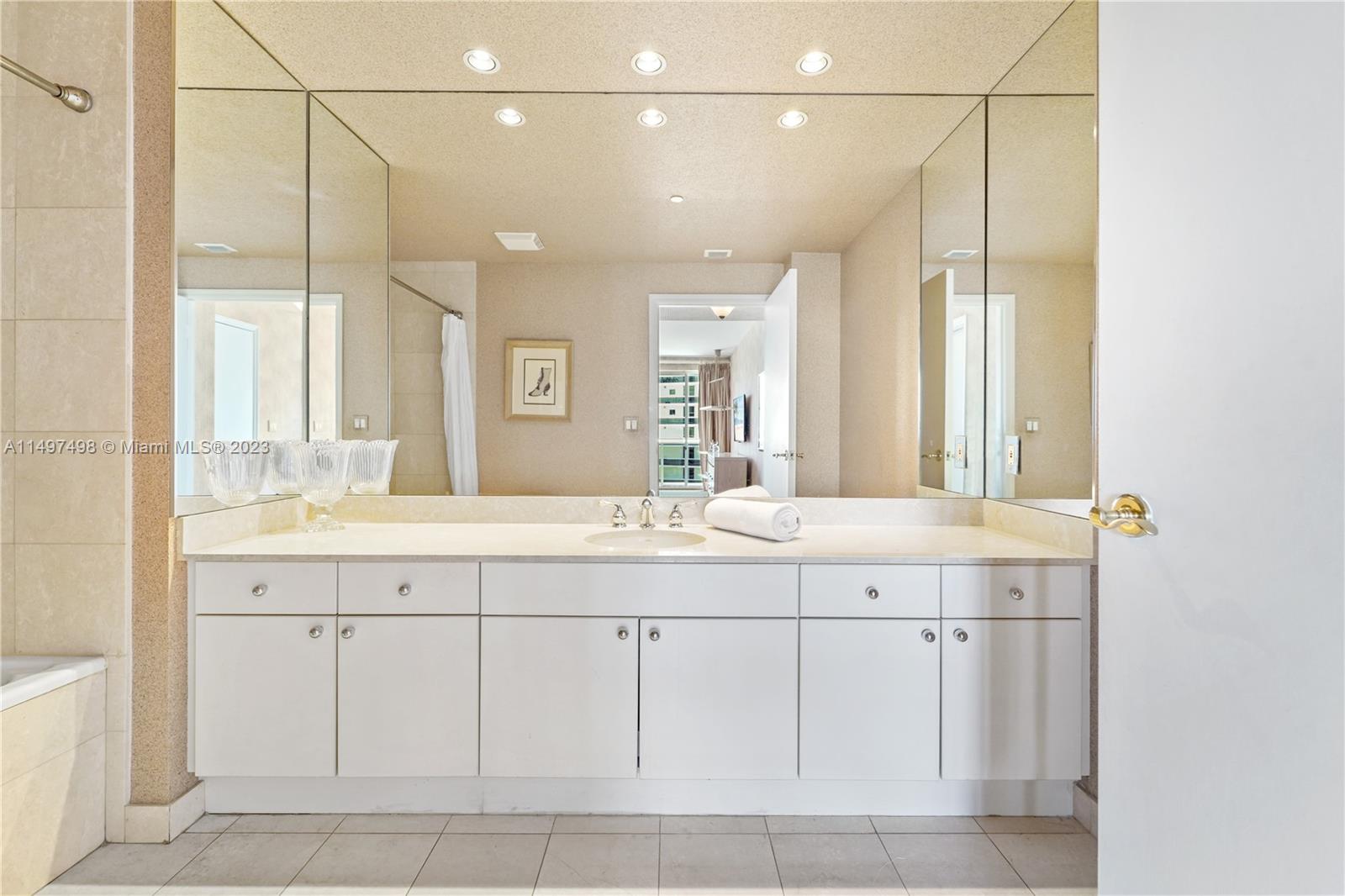 9601 Collins Ave 808, Bal Harbour, Florida 33154, 2 Bedrooms Bedrooms, ,2 BathroomsBathrooms,Residentiallease,For Rent,9601 Collins Ave 808,A11497498