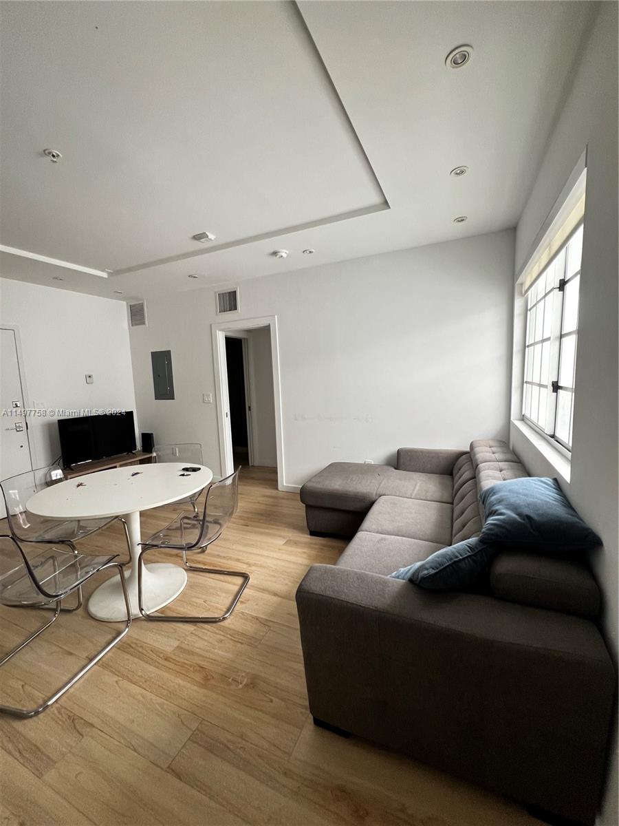 700 16th St 204, Miami Beach, Florida 33139, 1 Bedroom Bedrooms, ,1 BathroomBathrooms,Residentiallease,For Rent,700 16th St 204,A11497758