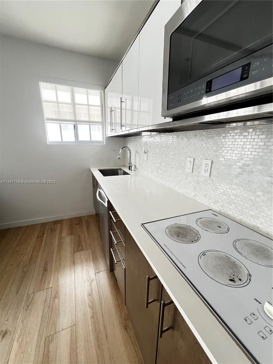 700 16th St 204, Miami Beach, Florida 33139, 1 Bedroom Bedrooms, ,1 BathroomBathrooms,Residentiallease,For Rent,700 16th St 204,A11497758