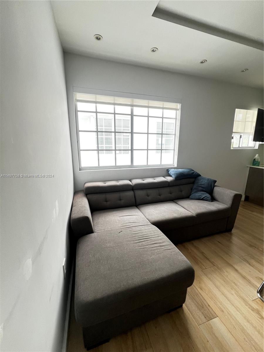 700 16th St 204, Miami Beach, Florida 33139, 1 Bedroom Bedrooms, ,1 BathroomBathrooms,Residentiallease,For Rent,700 16th St 204,A11497758