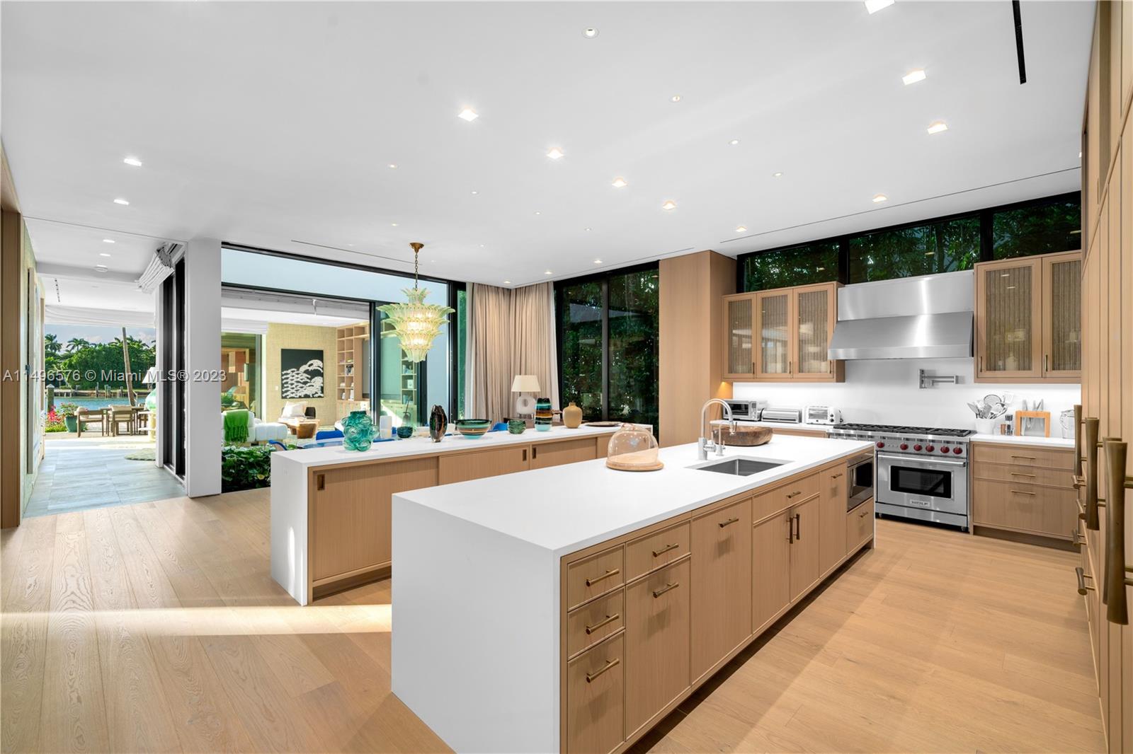 6440 N Bay Rd, Miami Beach, Florida 33141, 7 Bedrooms Bedrooms, ,10 BathroomsBathrooms,Residential,For Sale,6440 N Bay Rd,A11496576