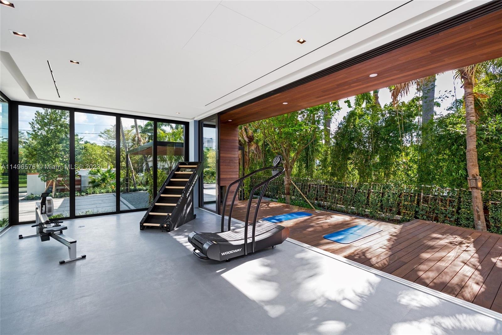 6440 N Bay Rd, Miami Beach, Florida 33141, 7 Bedrooms Bedrooms, ,10 BathroomsBathrooms,Residential,For Sale,6440 N Bay Rd,A11496576