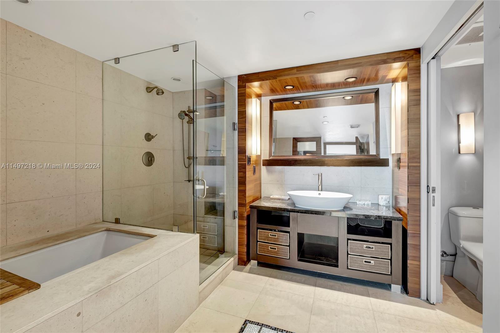6801 Collins Ave 703, Miami Beach, Florida 33141, 1 Bedroom Bedrooms, ,1 BathroomBathrooms,Residential,For Sale,6801 Collins Ave 703,A11497218