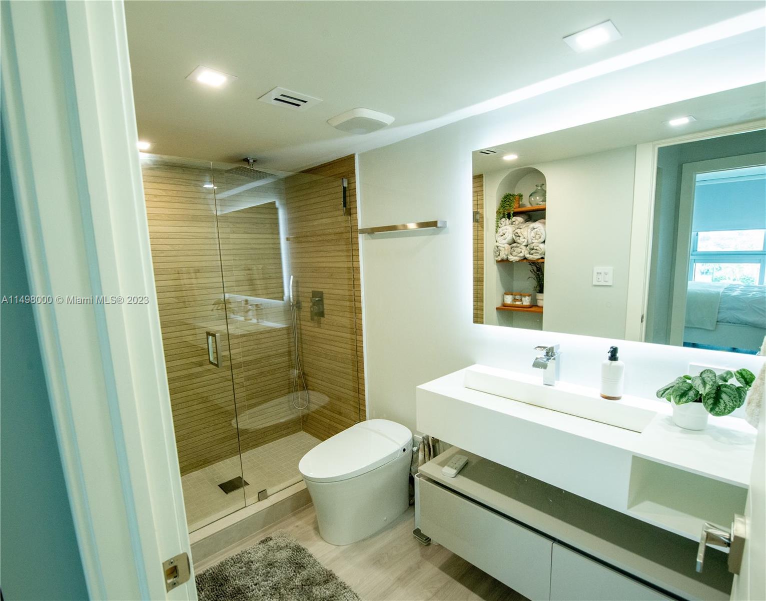 2655 Collins Ave 802, Miami Beach, Florida 33140, 3 Bedrooms Bedrooms, ,2 BathroomsBathrooms,Residential,For Sale,2655 Collins Ave 802,A11498000