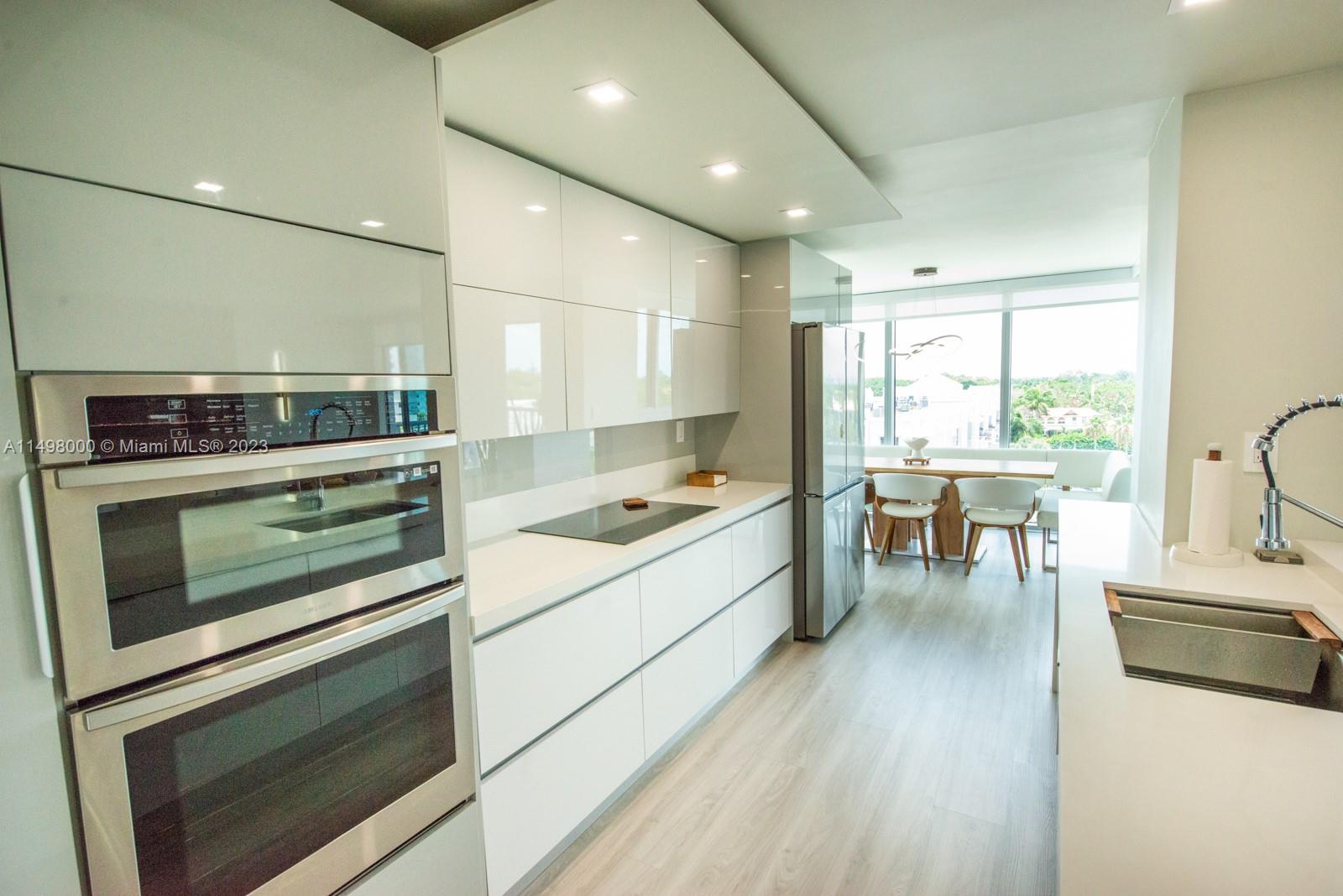 2655 Collins Ave 802, Miami Beach, Florida 33140, 3 Bedrooms Bedrooms, ,2 BathroomsBathrooms,Residential,For Sale,2655 Collins Ave 802,A11498000
