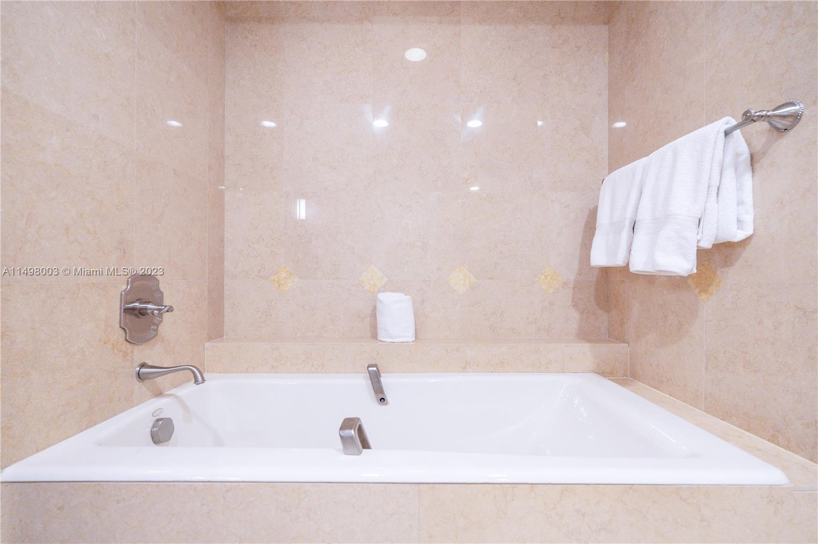 601 Ft Lauderdale Beach Blvd, Fort Lauderdale, FL, 33304 United States, 1 Bedroom Bedrooms, ,1 BathroomBathrooms,Residential,For Sale,Ft Lauderdale Beach Blvd,A11498003