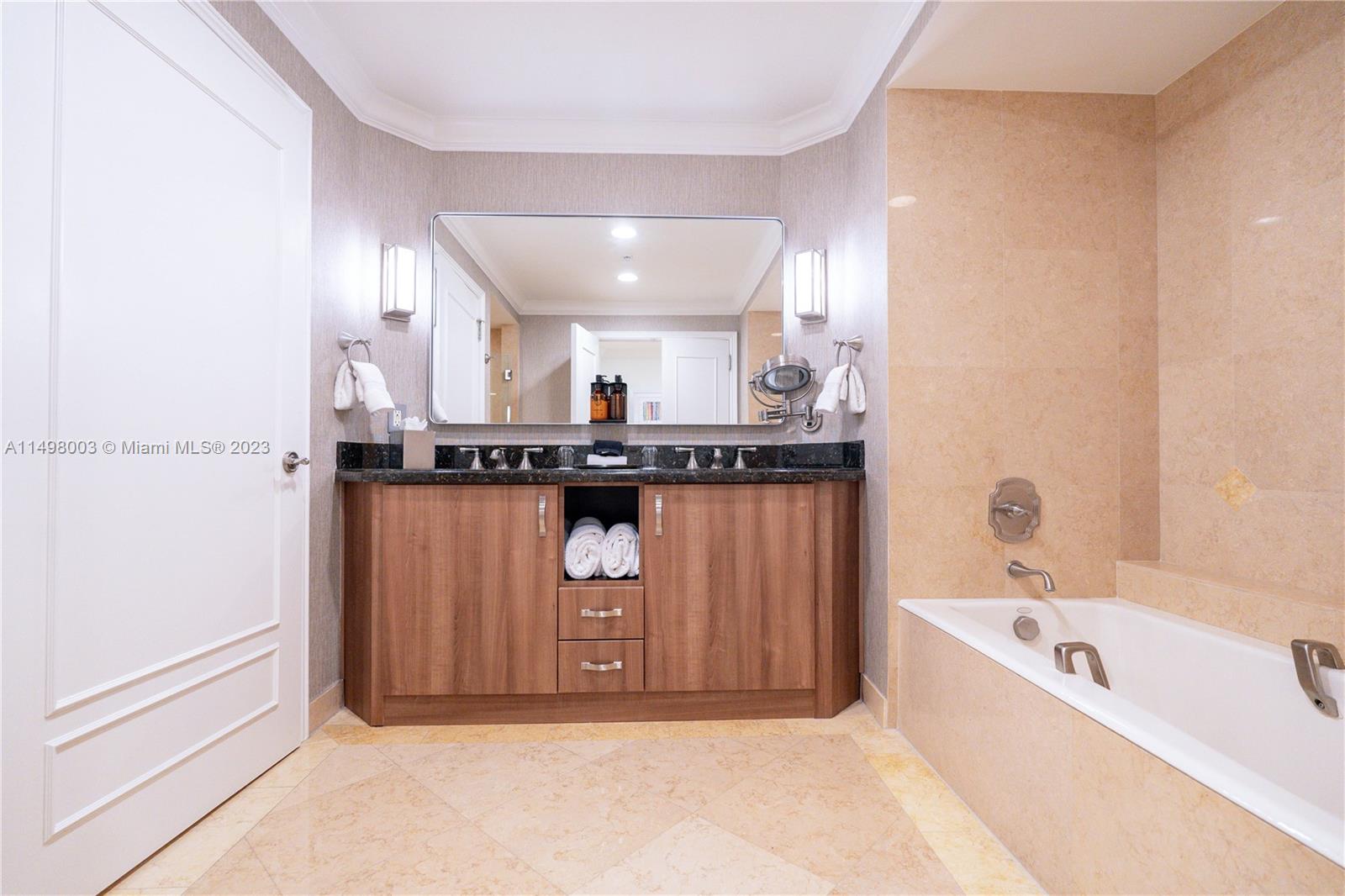 601 Ft Lauderdale Beach Blvd, Fort Lauderdale, FL, 33304 United States, 1 Bedroom Bedrooms, ,1 BathroomBathrooms,Residential,For Sale,Ft Lauderdale Beach Blvd,A11498003