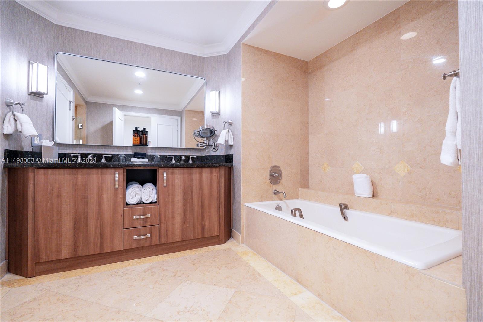 601 Ft Lauderdale Beach Blvd, Fort Lauderdale, FL, 33304 United States, 1 Bedroom Bedrooms, ,1 BathroomBathrooms,Residential,For Sale,Ft Lauderdale Beach Blvd,A11498003