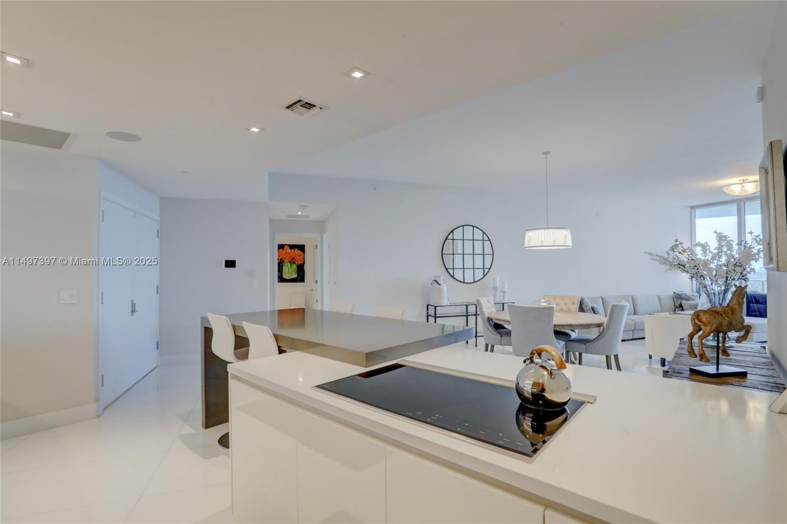 701 N Fort Lauderdale Beach Boulevard 405, Fort Lauderdale, Florida 33304, 3 Bedrooms Bedrooms, ,3 BathroomsBathrooms,Residential,For Sale,701 N Fort Lauderdale Beach Boulevard 405,A11497397
