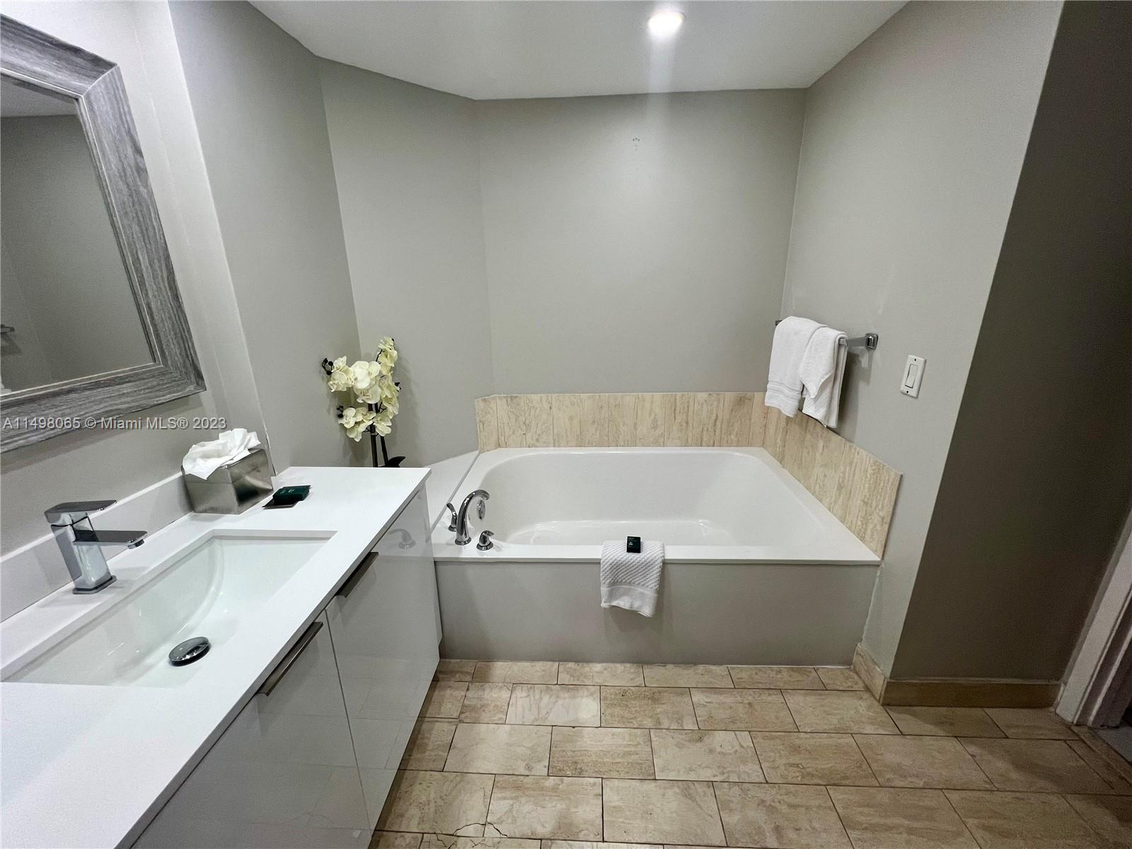 1717 N Bayshore Dr A-3638, Miami, Florida 33132, 1 Bedroom Bedrooms, ,1 BathroomBathrooms,Residential,For Sale,1717 N Bayshore Dr A-3638,A11498065