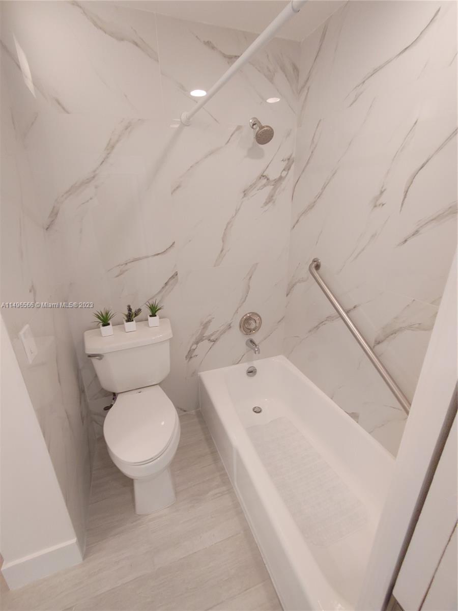 215 SE 3rd Ave 307C, Hallandale Beach, Florida 33009, 2 Bedrooms Bedrooms, ,1 BathroomBathrooms,Residential,For Sale,215 SE 3rd Ave 307C,A11496566