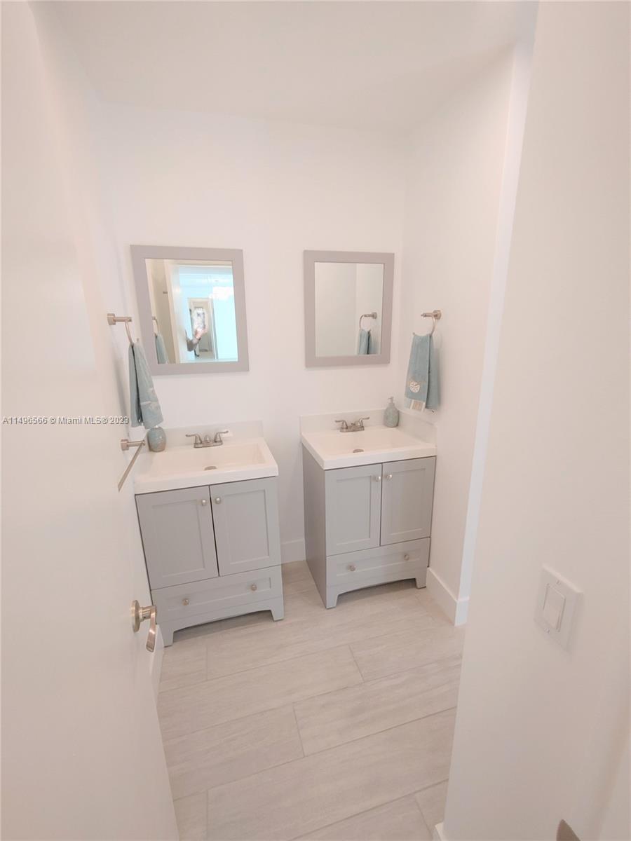 215 SE 3rd Ave 307C, Hallandale Beach, Florida 33009, 2 Bedrooms Bedrooms, ,1 BathroomBathrooms,Residential,For Sale,215 SE 3rd Ave 307C,A11496566