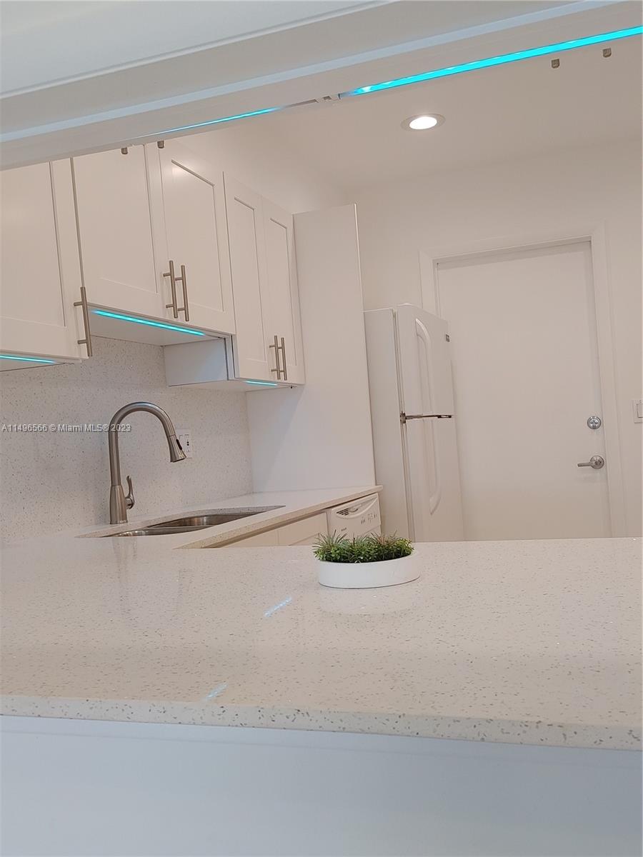 215 SE 3rd Ave 307C, Hallandale Beach, Florida 33009, 2 Bedrooms Bedrooms, ,1 BathroomBathrooms,Residential,For Sale,215 SE 3rd Ave 307C,A11496566