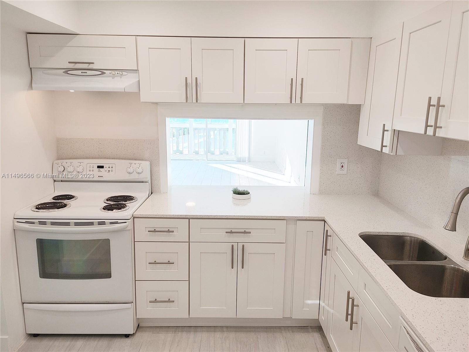215 SE 3rd Ave 307C, Hallandale Beach, Florida 33009, 2 Bedrooms Bedrooms, ,1 BathroomBathrooms,Residential,For Sale,215 SE 3rd Ave 307C,A11496566