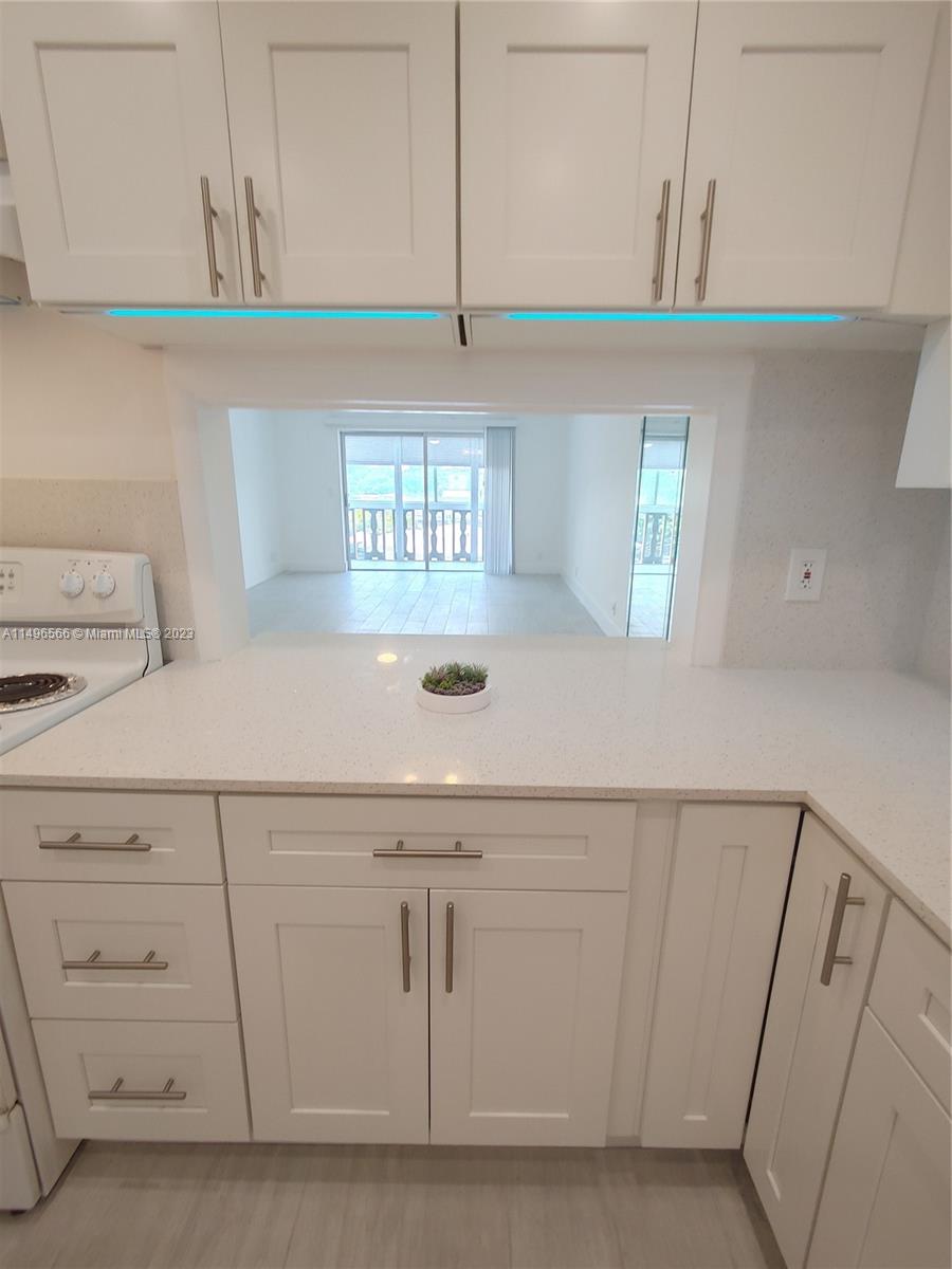 215 SE 3rd Ave 307C, Hallandale Beach, Florida 33009, 2 Bedrooms Bedrooms, ,1 BathroomBathrooms,Residential,For Sale,215 SE 3rd Ave 307C,A11496566