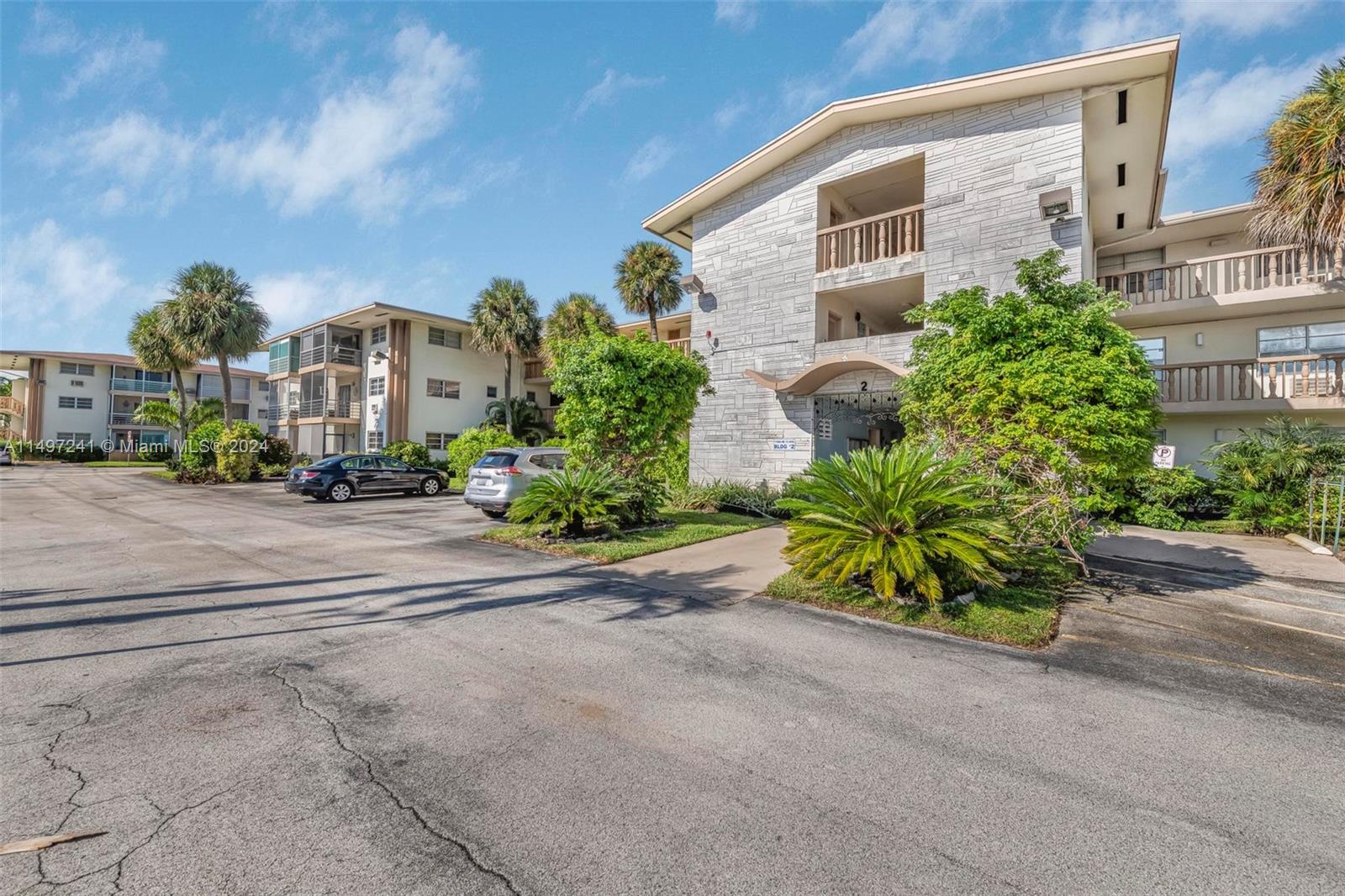 17000 NE 14th Ave 301, North Miami Beach, Florida 33162, 2 Bedrooms Bedrooms, ,1 BathroomBathrooms,Residential,For Sale,17000 NE 14th Ave 301,A11497241