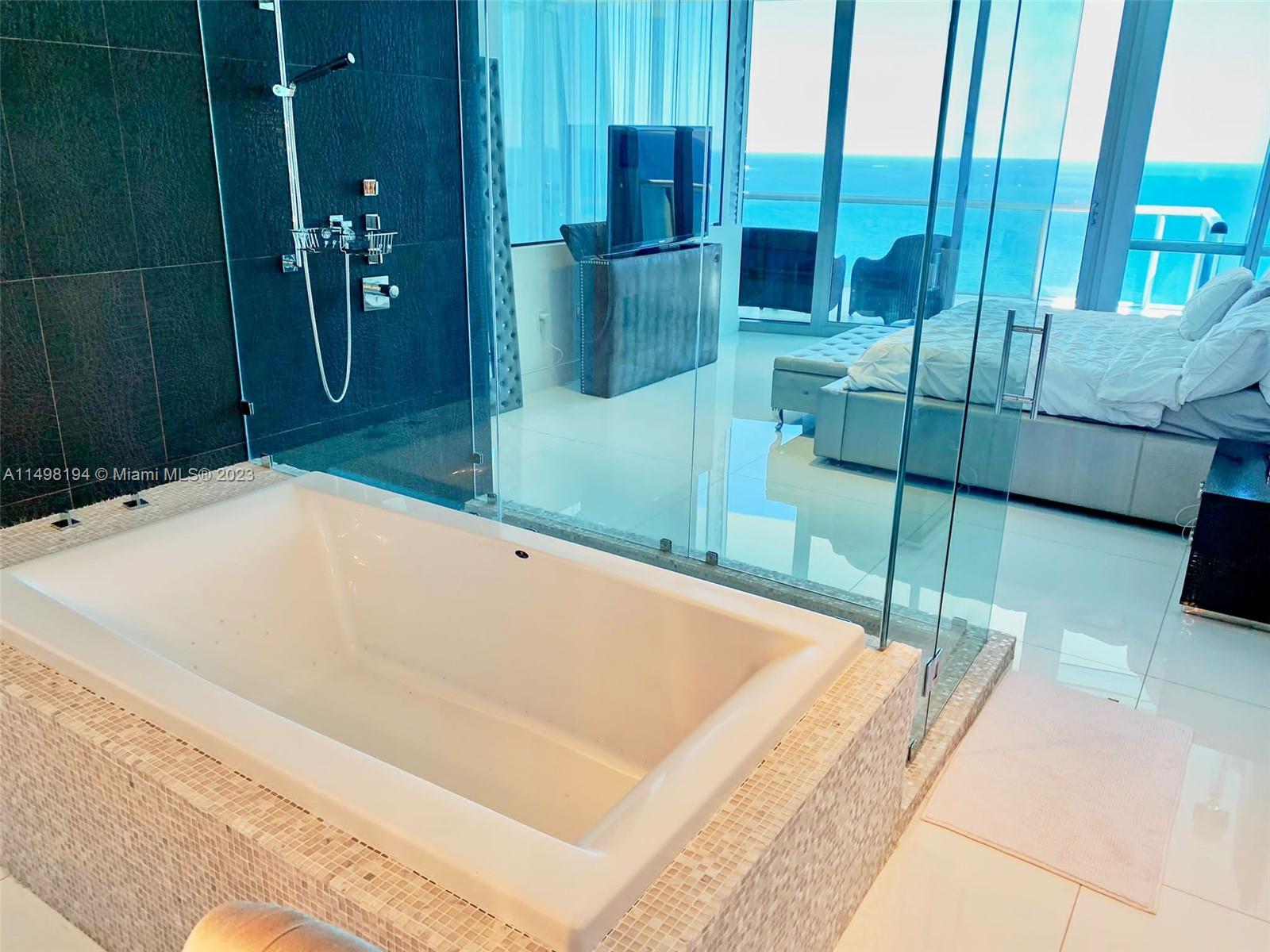 17121 Collins Ave 4403, Sunny Isles Beach, Florida 33160, 3 Bedrooms Bedrooms, ,3 BathroomsBathrooms,Residentiallease,For Rent,17121 Collins Ave 4403,A11498194