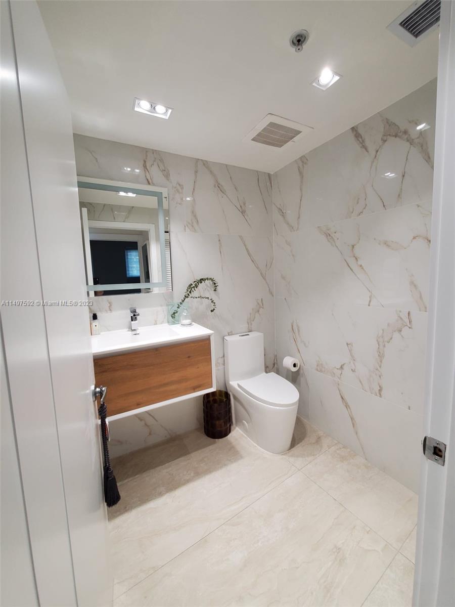 601 NE 36th St 1306, Miami, Florida 33137, 2 Bedrooms Bedrooms, ,2 BathroomsBathrooms,Residential,For Sale,601 NE 36th St 1306,A11497592