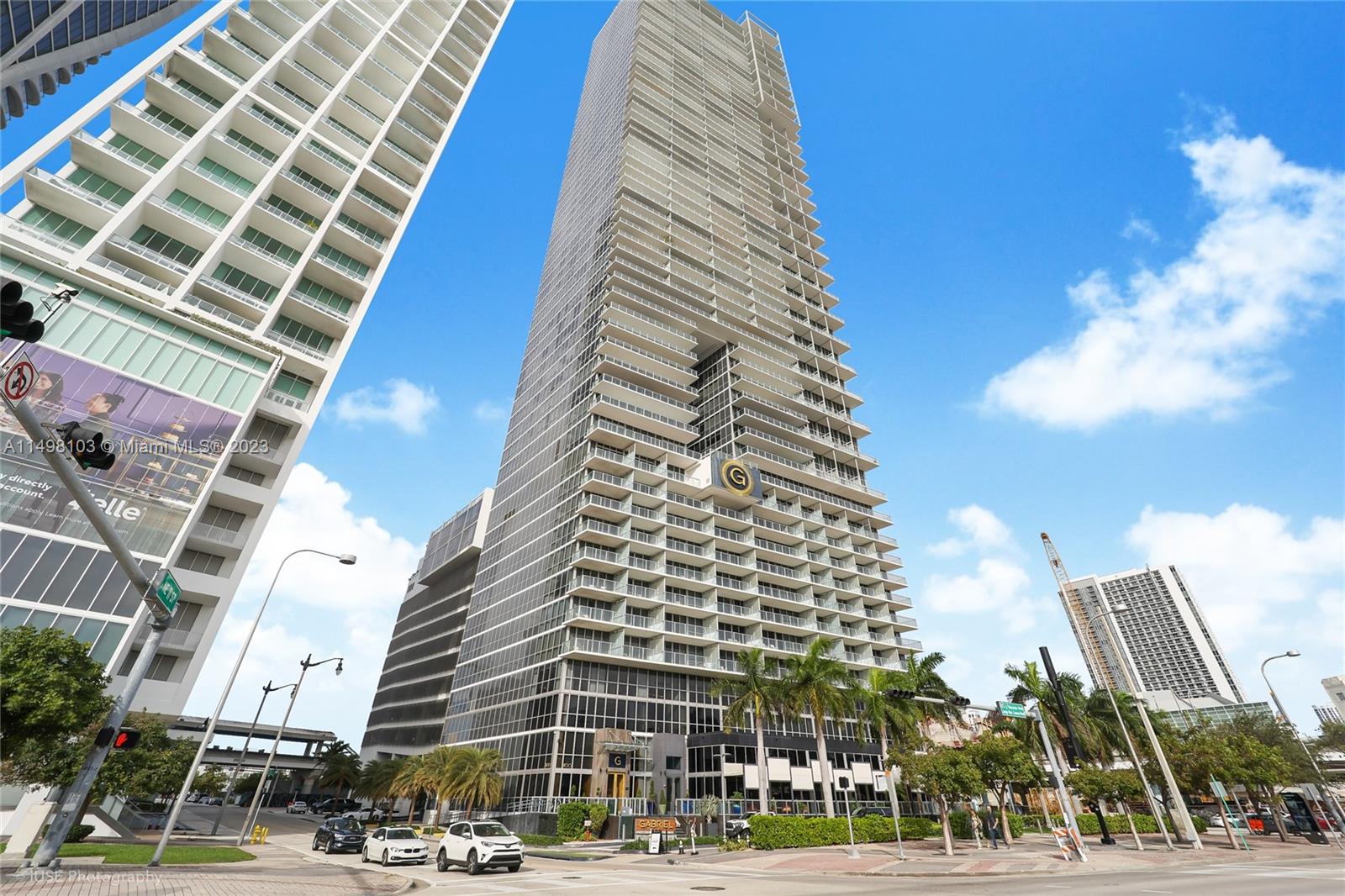 Breathtaking, unobstructed views from this 31st floor 03 line unit centrally located in the heart of Miami at The Marquis. This oversized 2 / 2.5 unit features a private elevator, foyer entry, Viking appliances throughout, vaulted ceilings, walk in closets and much more. Be close to everything Miami has to offer and experience Downtown Miami as it continues to grow and become the epicenter of Miami.