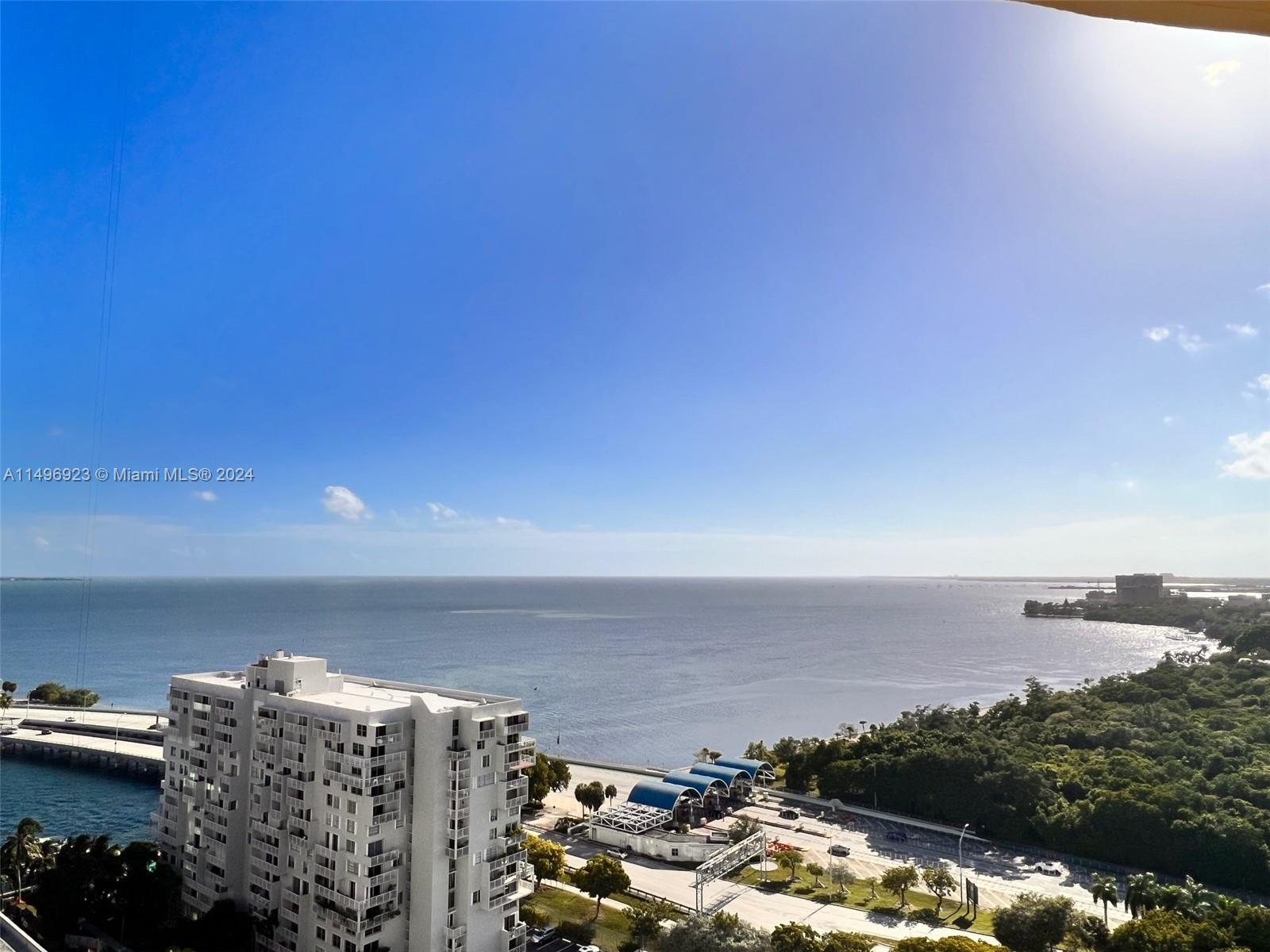 Amazing direct bay views from this rarely available 2Bd / 2 Bthrm SE corner unit with 9' ceilings in living/dinning areas, St Steel Appliances, stackable Washer/Dryer, granite tops and limestone floors. The Metropolitan's ideally located on Brickell Av with immediate access to I95 and the Rickenbacker Cswy and a 2 min drive from Brickell's Financial District. Very well maintained building with amazing amenities including great gym, pool, BBQ, tennis, sauna, on-site cafe/sundry shop, media room and large party room. 2 SIDE BY SIDE parking spaces next to elevators & 1 storage bin included. Pets up to 40Lbs ok. Tenant occupied through SEP/14/24.
