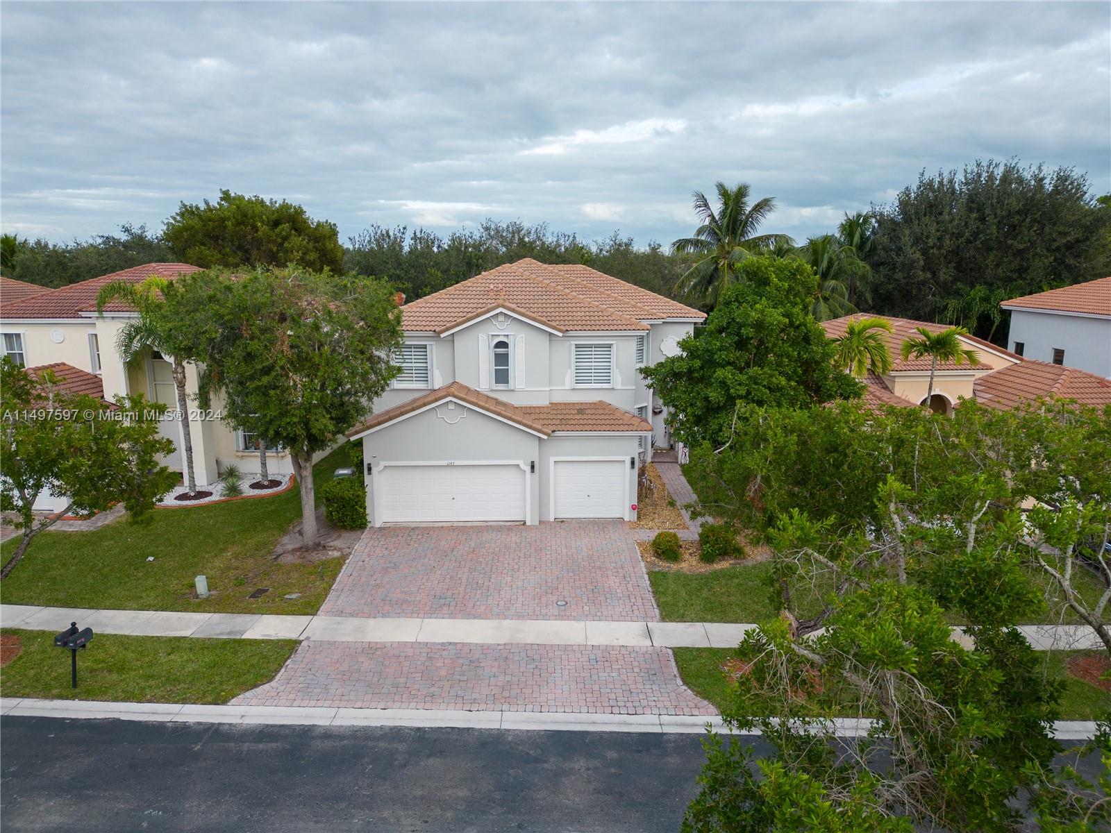 1147 NE 37th Pl  For Sale A11497597, FL