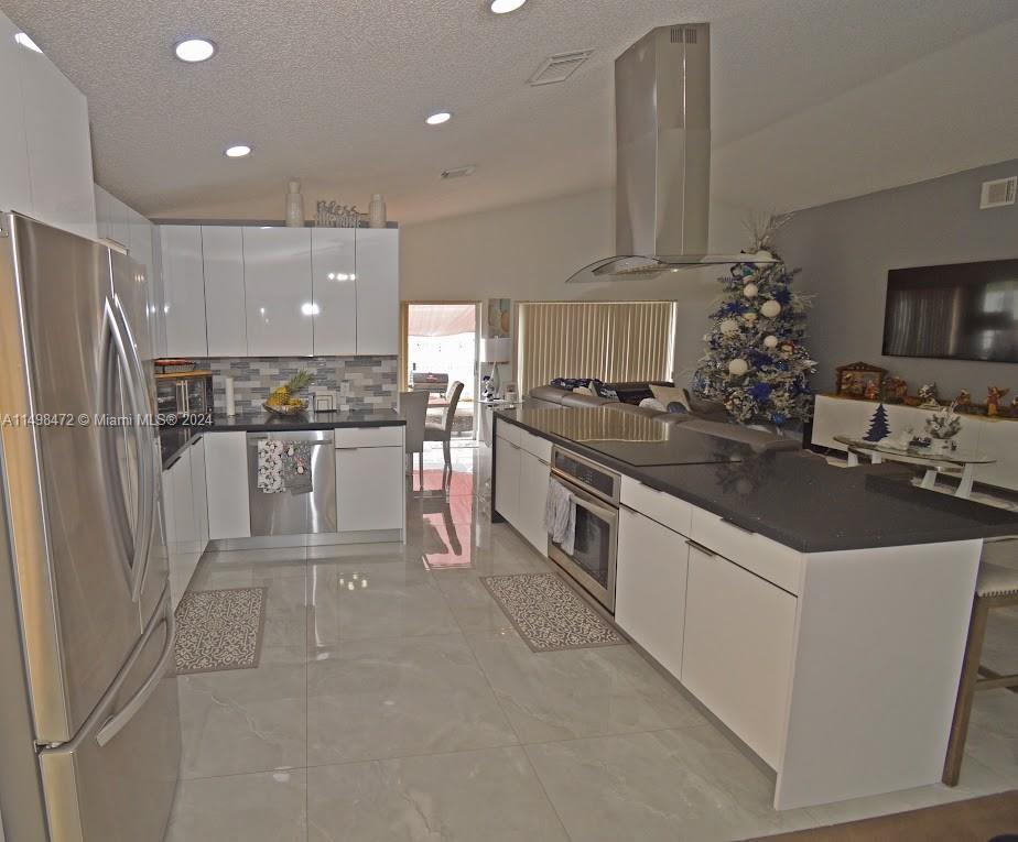 18710 NW 10th St, Pembroke Pines, Florida 33029, 3 Bedrooms Bedrooms, ,2 BathroomsBathrooms,Residential,For Sale,18710 NW 10th St,A11498472