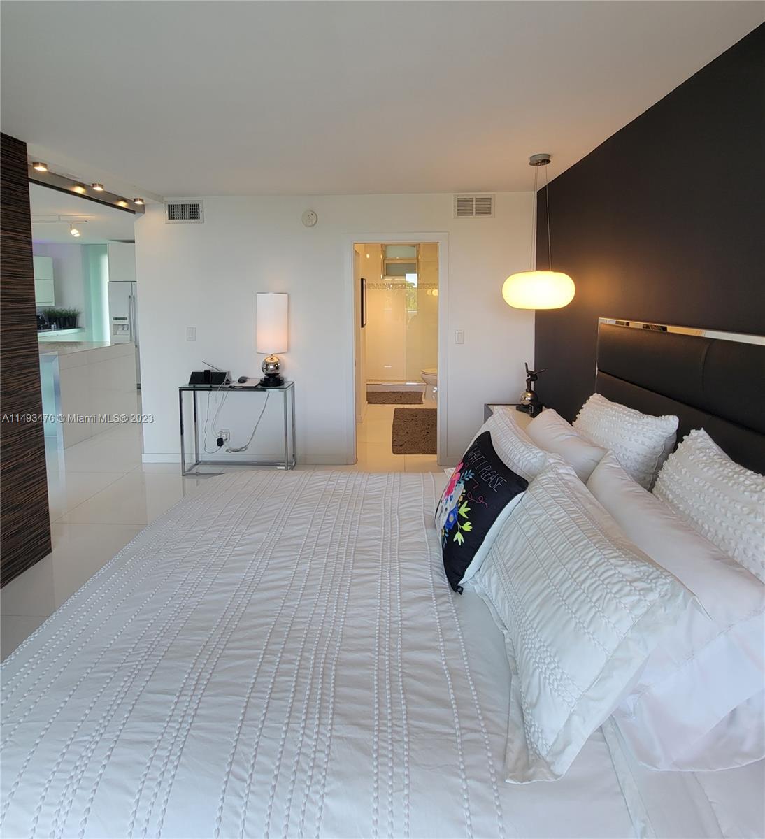 1670 Lincoln Ct 3B, Miami Beach, Florida 33139, 1 Bedroom Bedrooms, ,1 BathroomBathrooms,Residential,For Sale,1670 Lincoln Ct 3B,A11493476