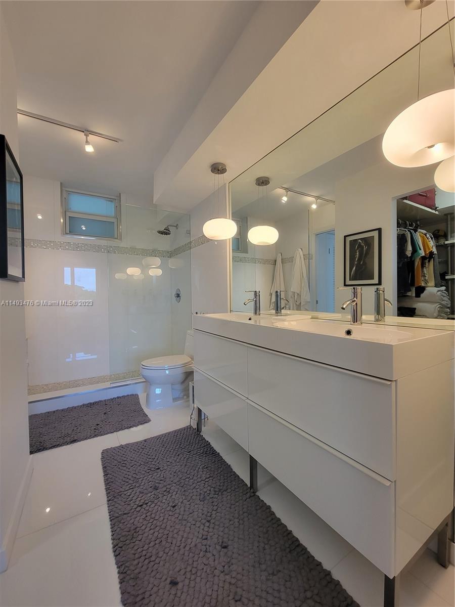 1670 Lincoln Ct 3B, Miami Beach, Florida 33139, 1 Bedroom Bedrooms, ,1 BathroomBathrooms,Residential,For Sale,1670 Lincoln Ct 3B,A11493476